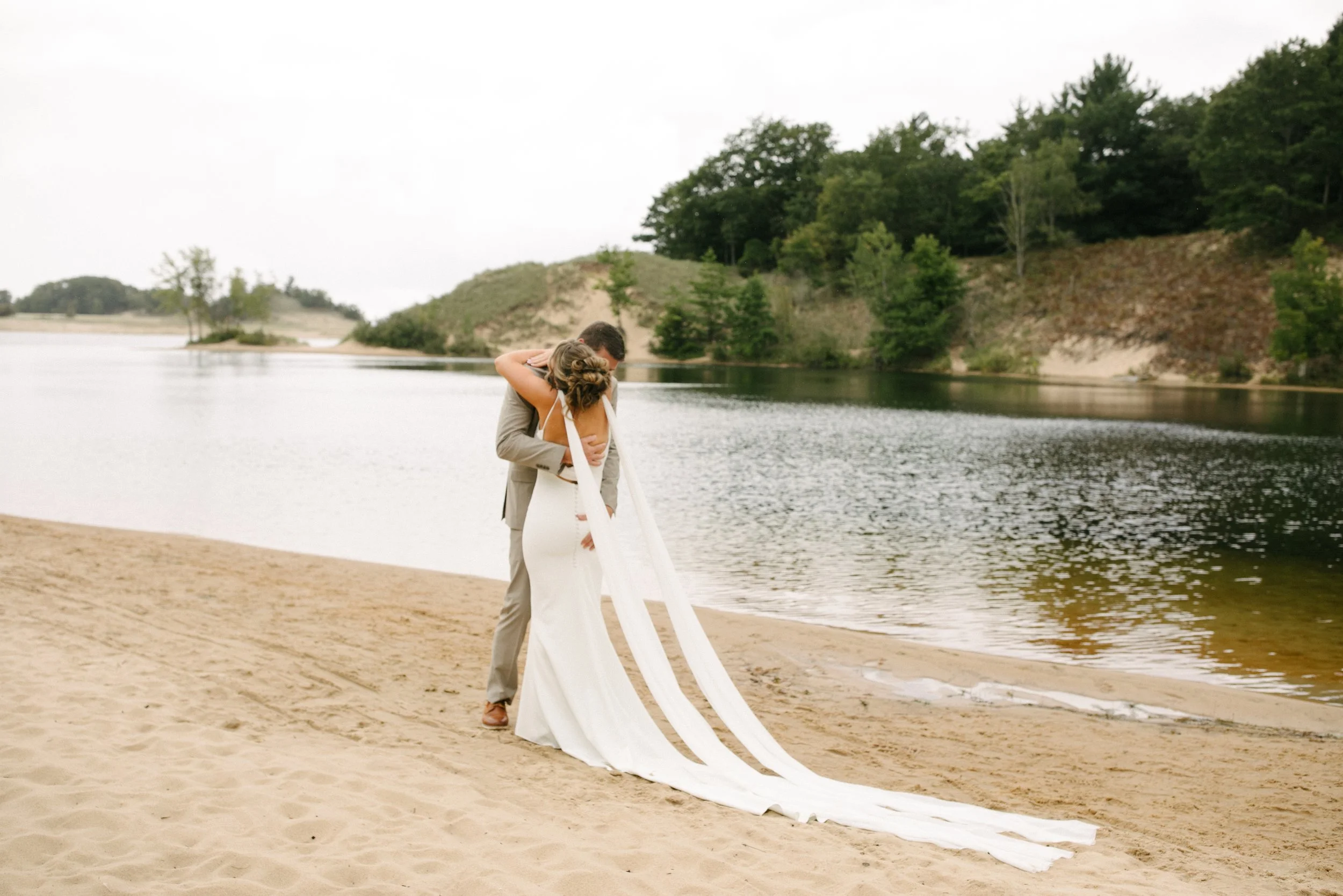 Michigan-wedding-photographer-ludington-the-lake-house-wedding-10.jpg