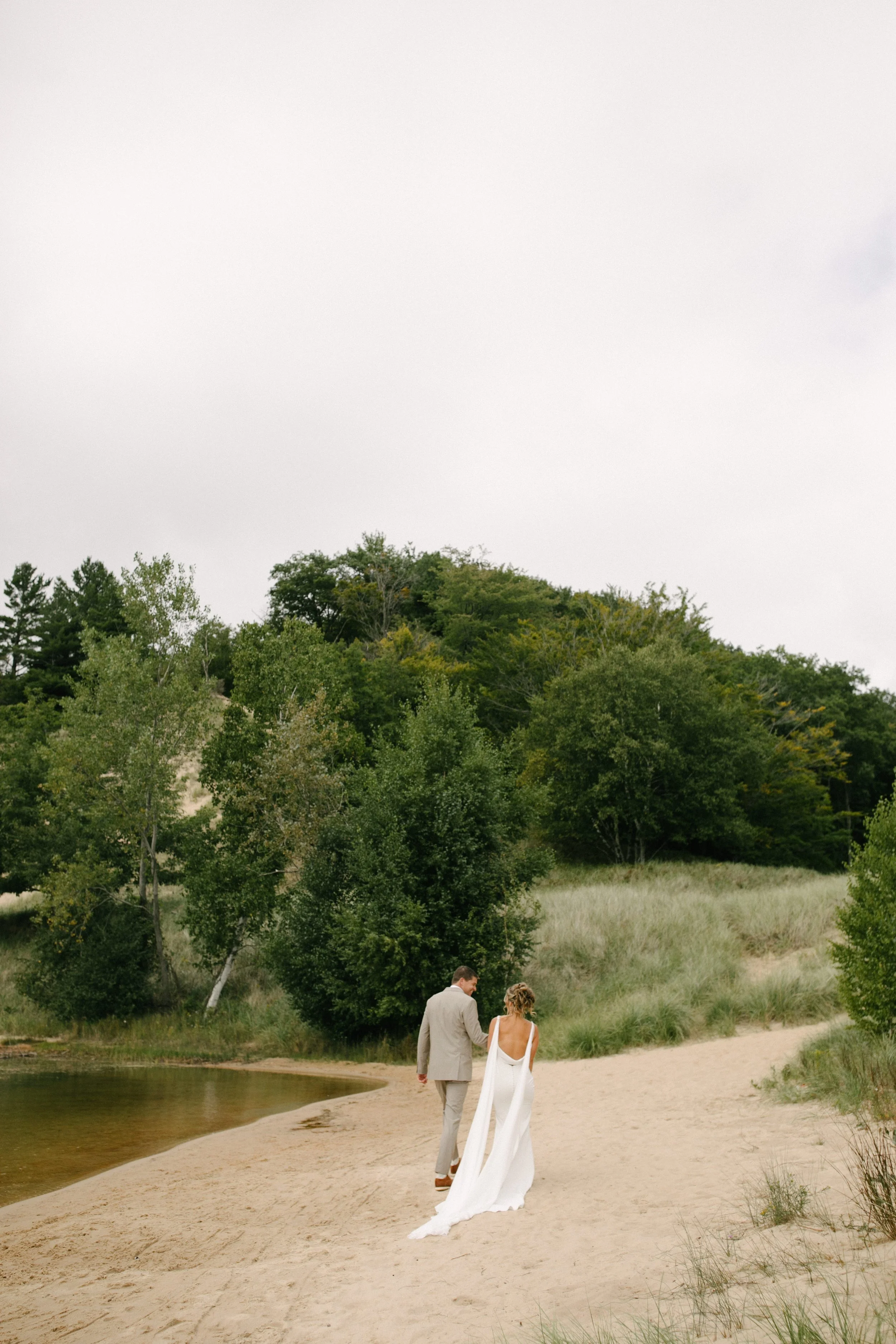 Michigan-wedding-photographer-ludington-the-lake-house-wedding-14.jpg