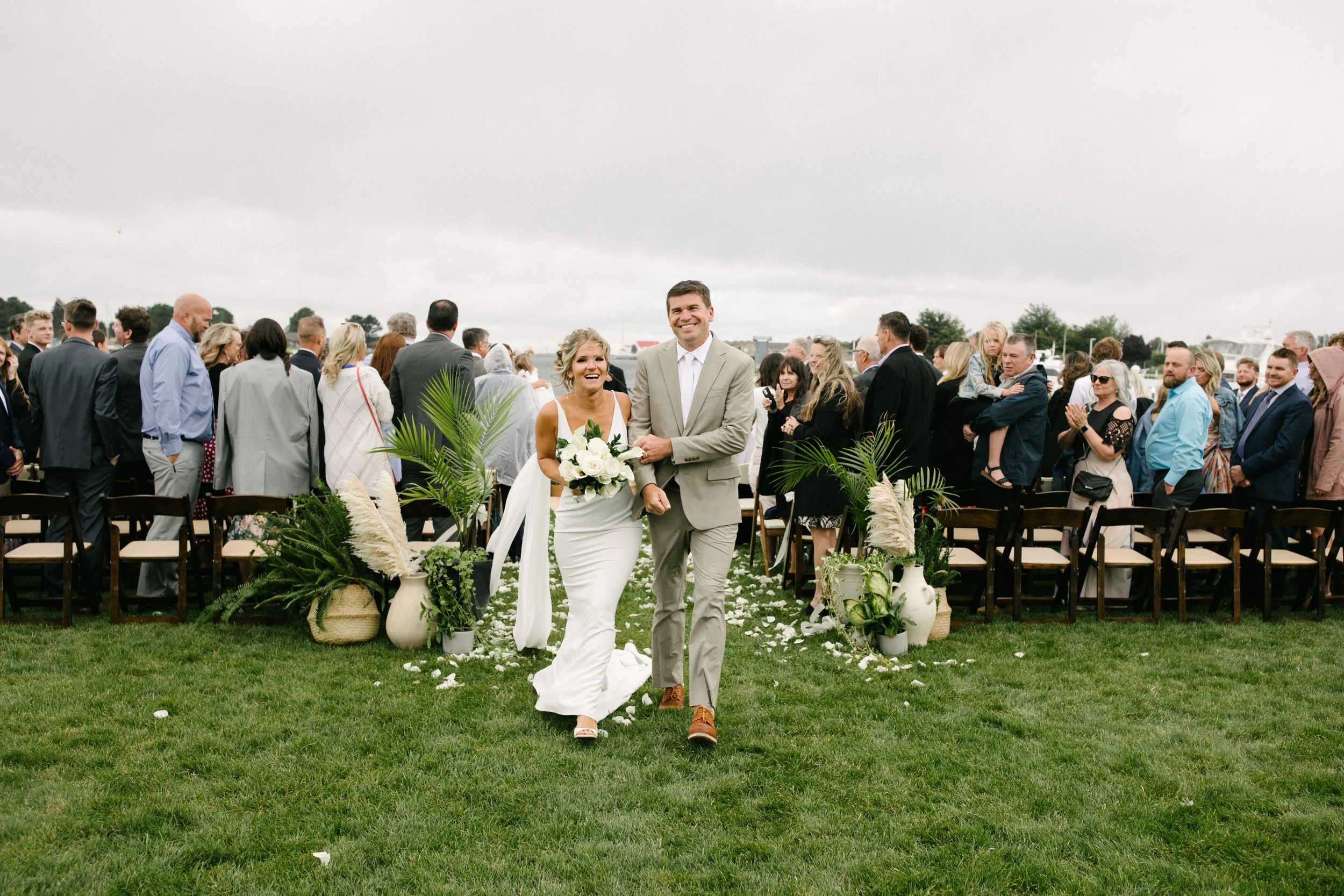 Michigan-wedding-photographer-ludington-the-lake-house-wedding-24.jpg