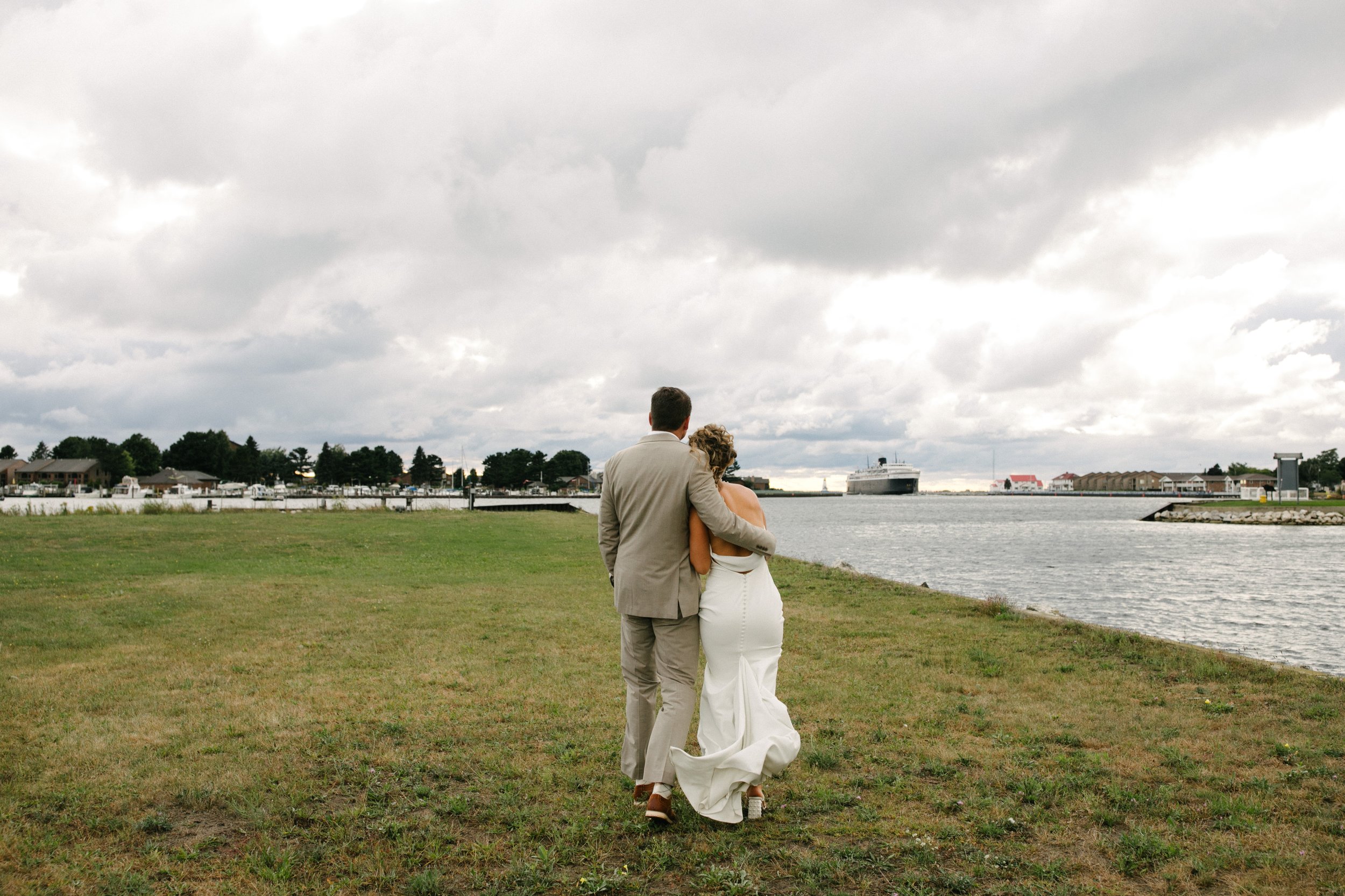Michigan-wedding-photographer-ludington-the-lake-house-wedding-41.jpg