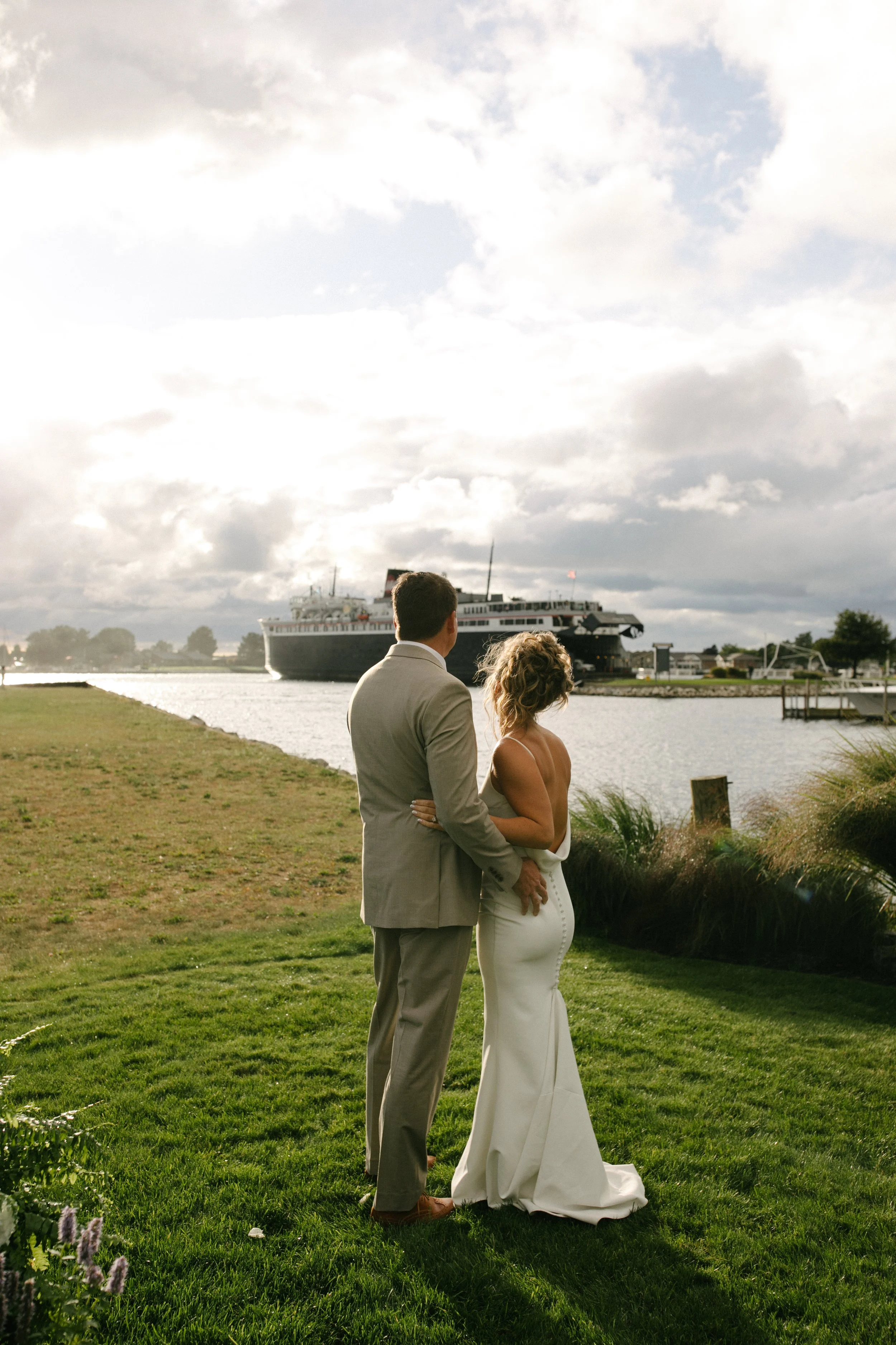 Michigan-wedding-photographer-ludington-the-lake-house-wedding-43.jpg