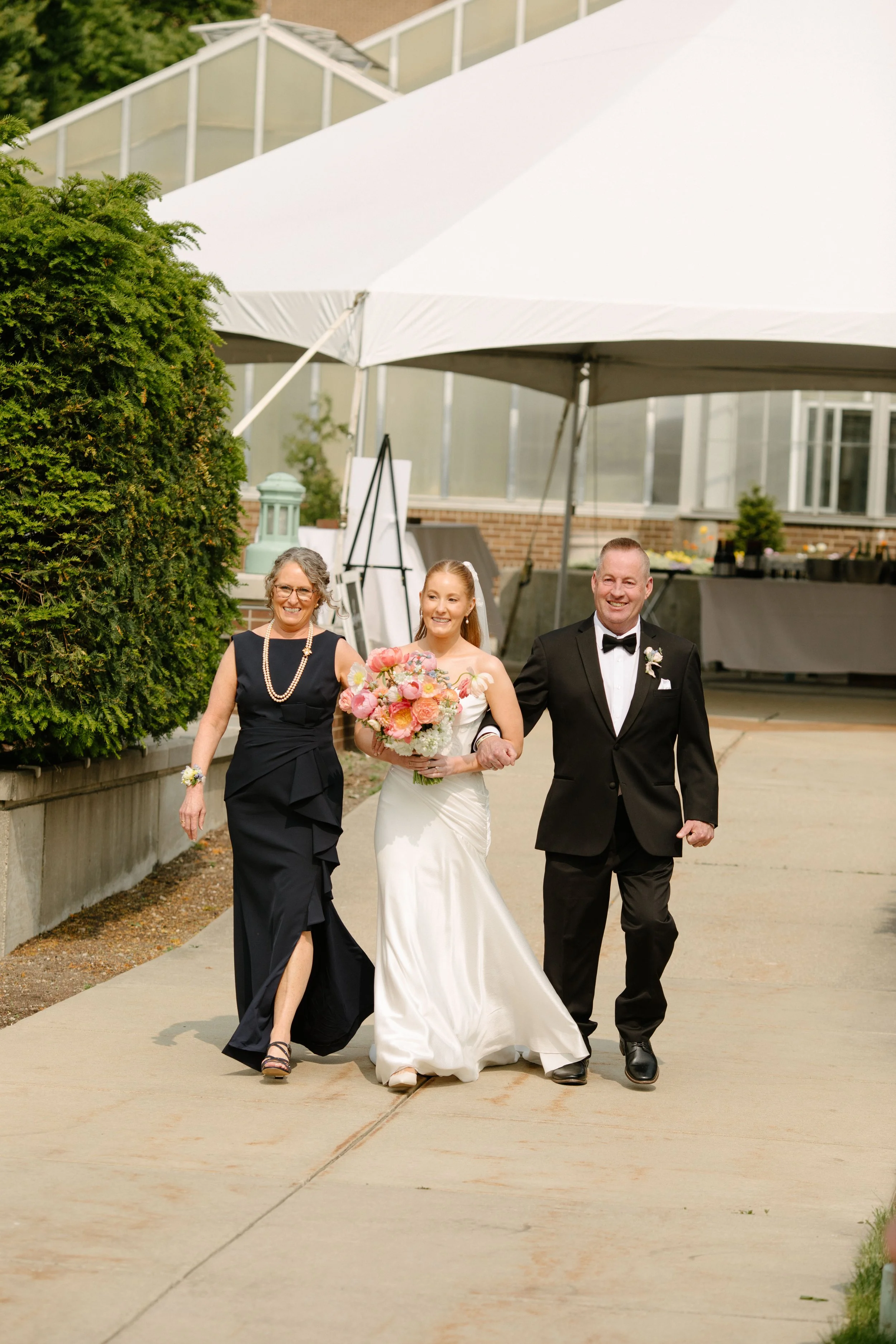 Michigan-wedding-photographer-msu-horticulture-garden-wedding-44.jpg