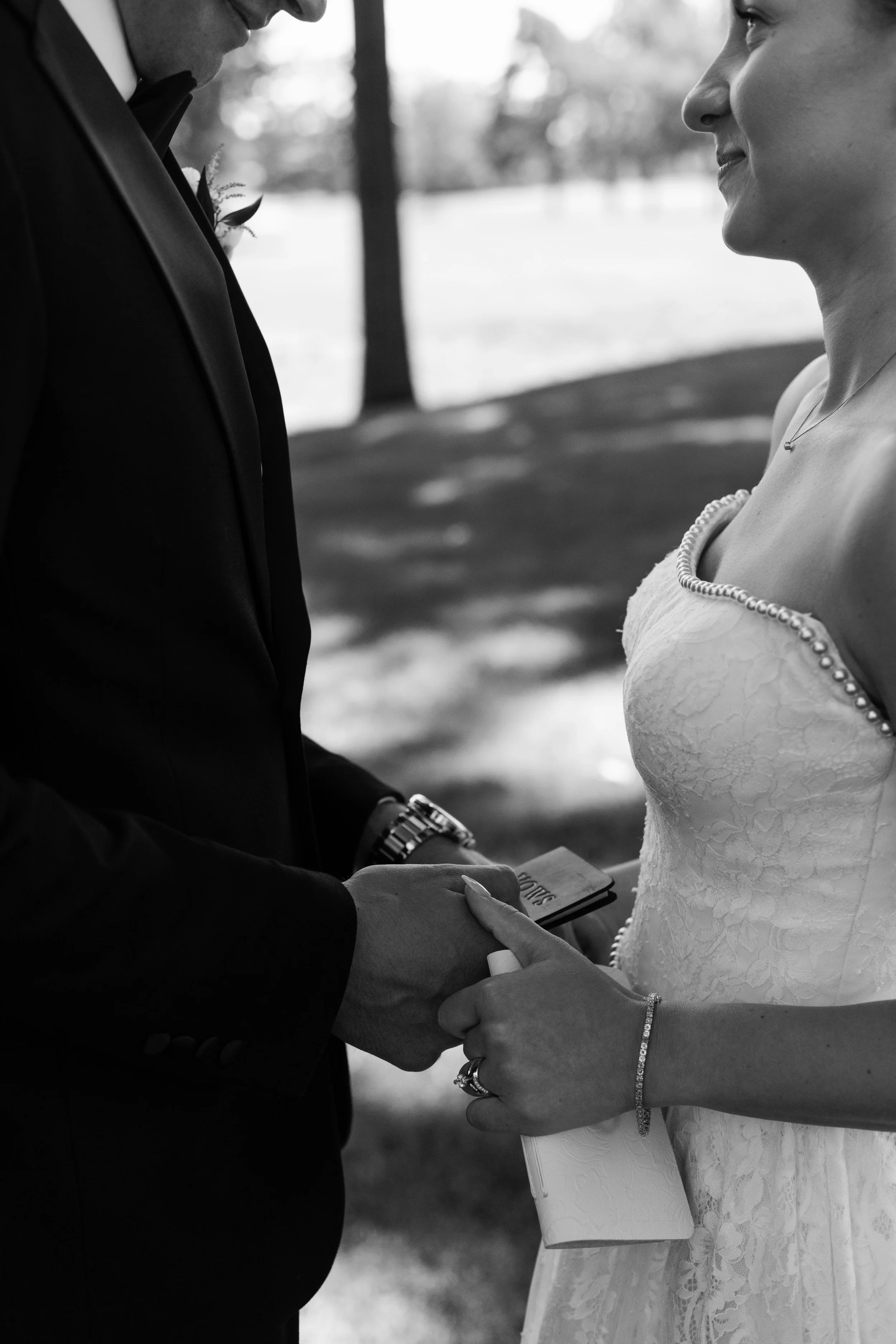 Michigan-film-photographer-cascade-country-club-wedding-19.jpg