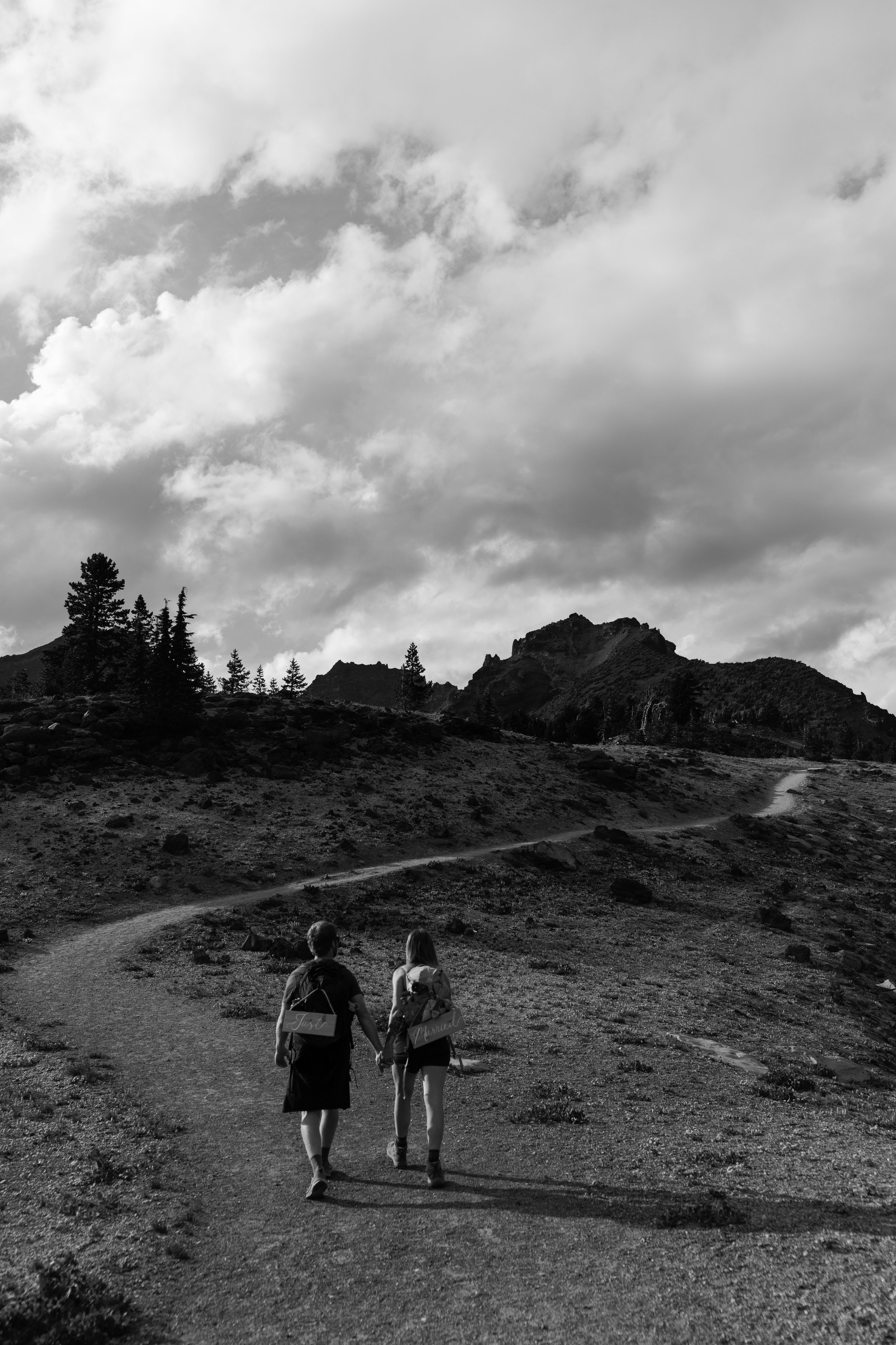 Michigan-film-photographer-oregon-no-name-lake-hike-wedding-13.jpg