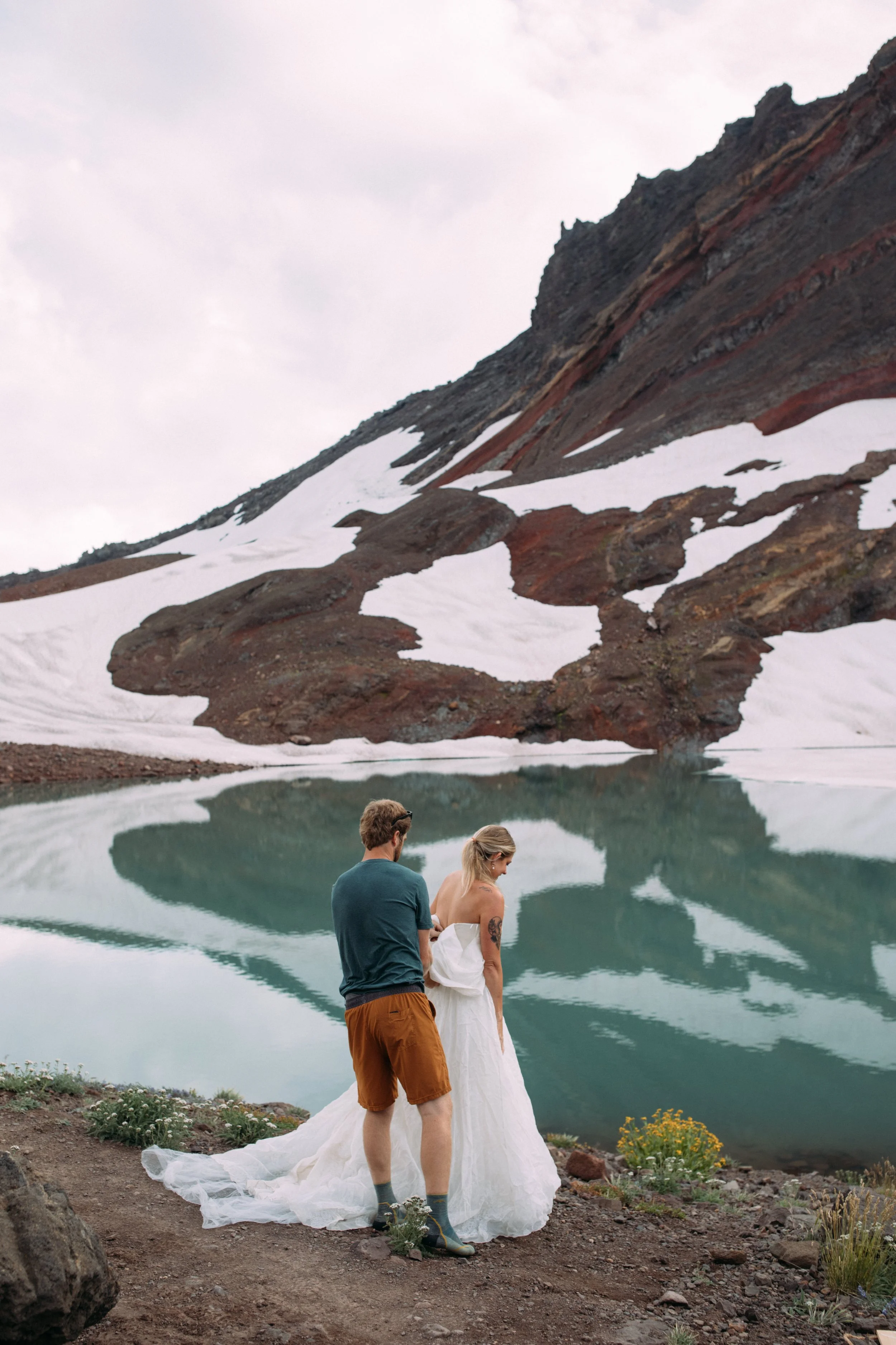 Michigan-film-photographer-oregon-no-name-lake-hike-wedding-21.jpg