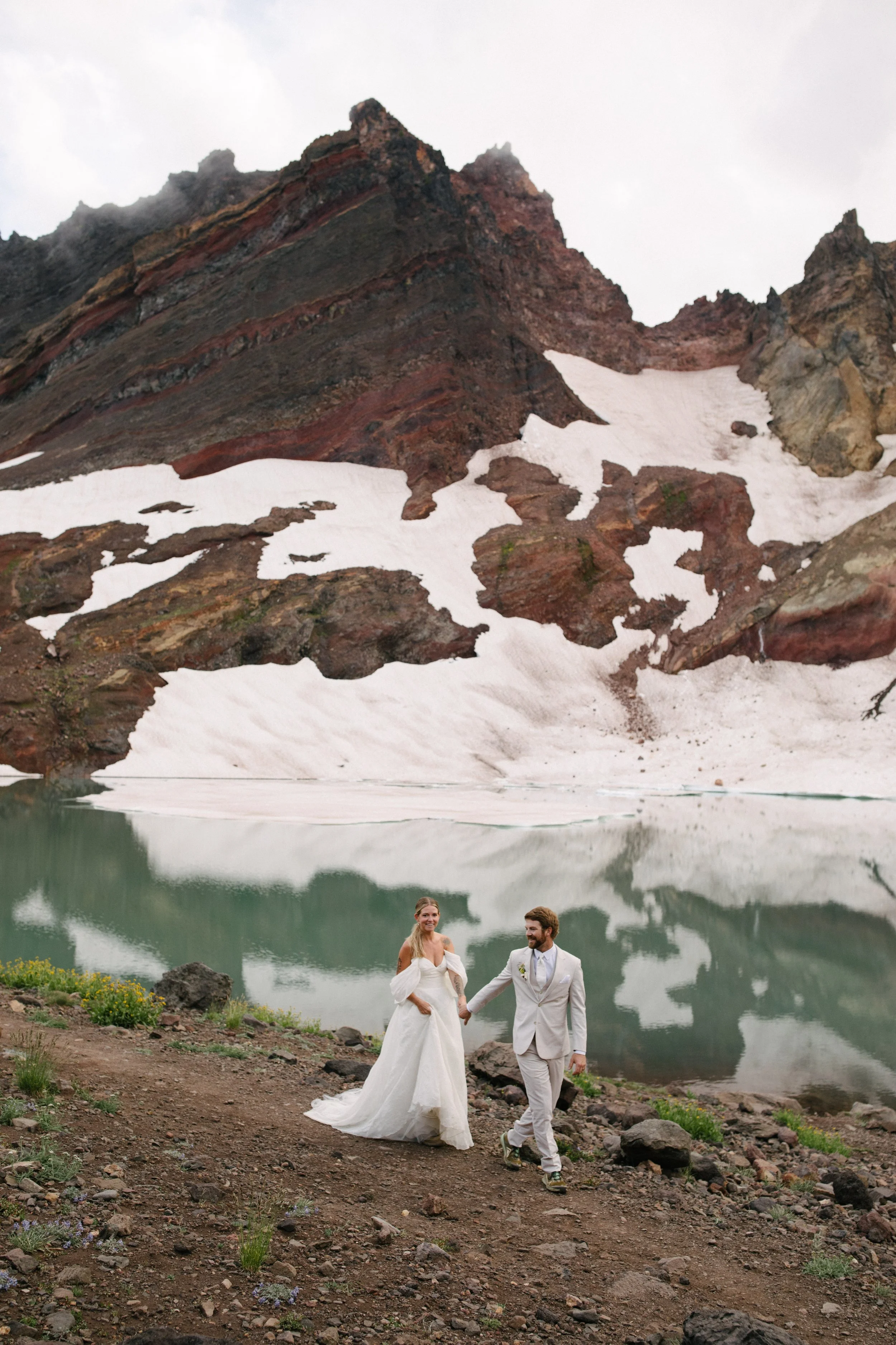Michigan-film-photographer-oregon-no-name-lake-hike-wedding-51.jpg