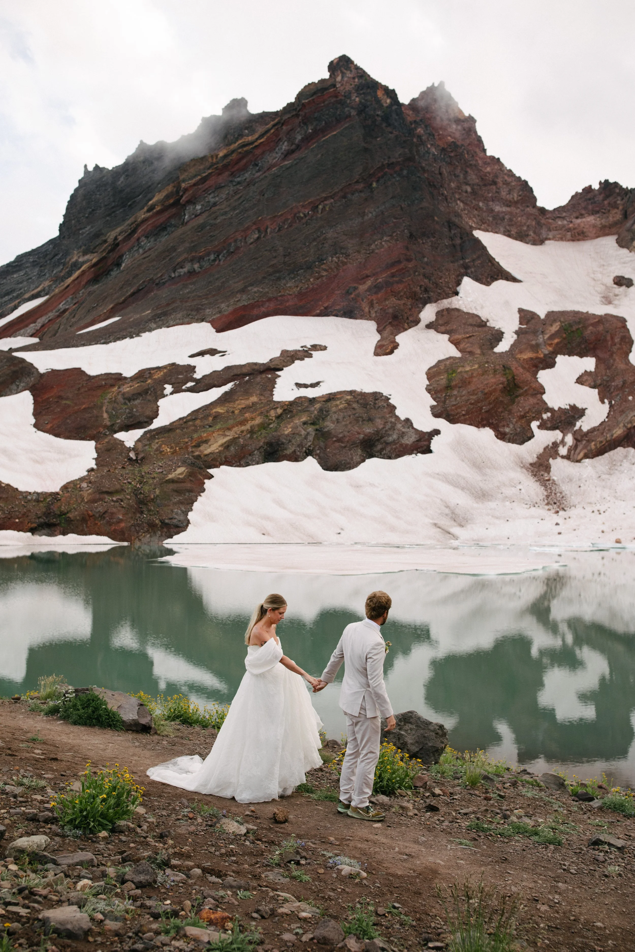 Michigan-film-photographer-oregon-no-name-lake-hike-wedding-45.jpg