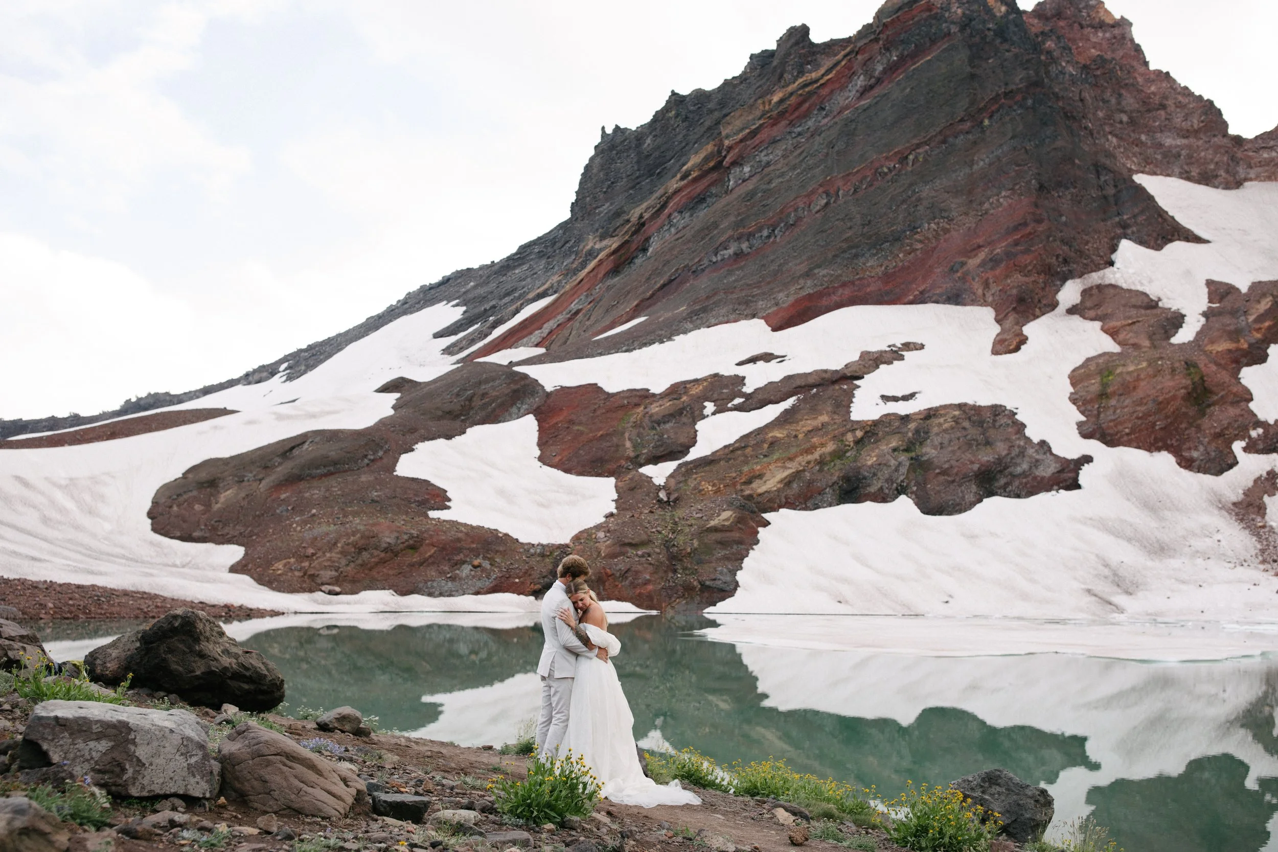 Michigan-film-photographer-oregon-no-name-lake-hike-wedding-70.jpg