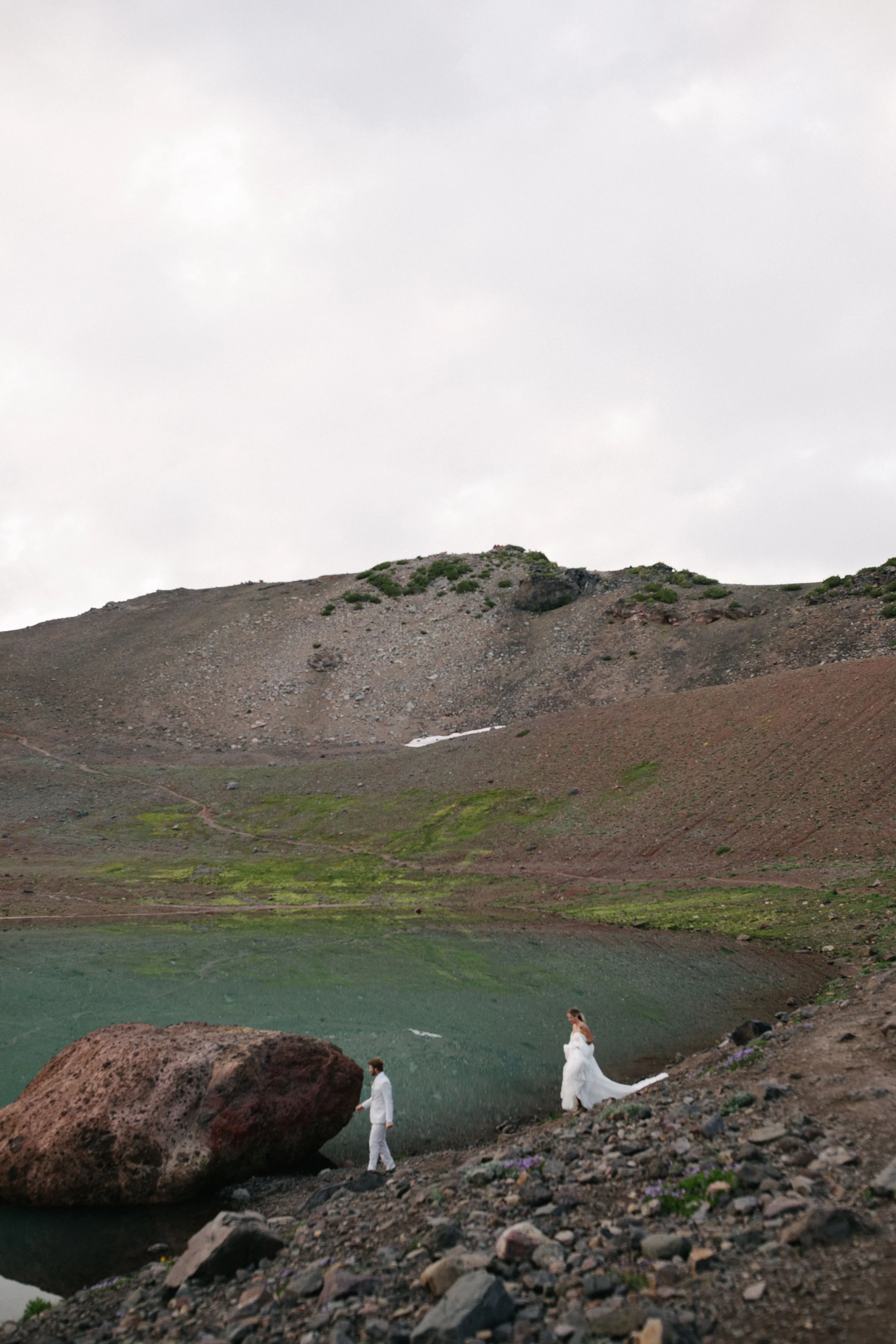 Michigan-film-photographer-oregon-no-name-lake-hike-wedding-93.jpg