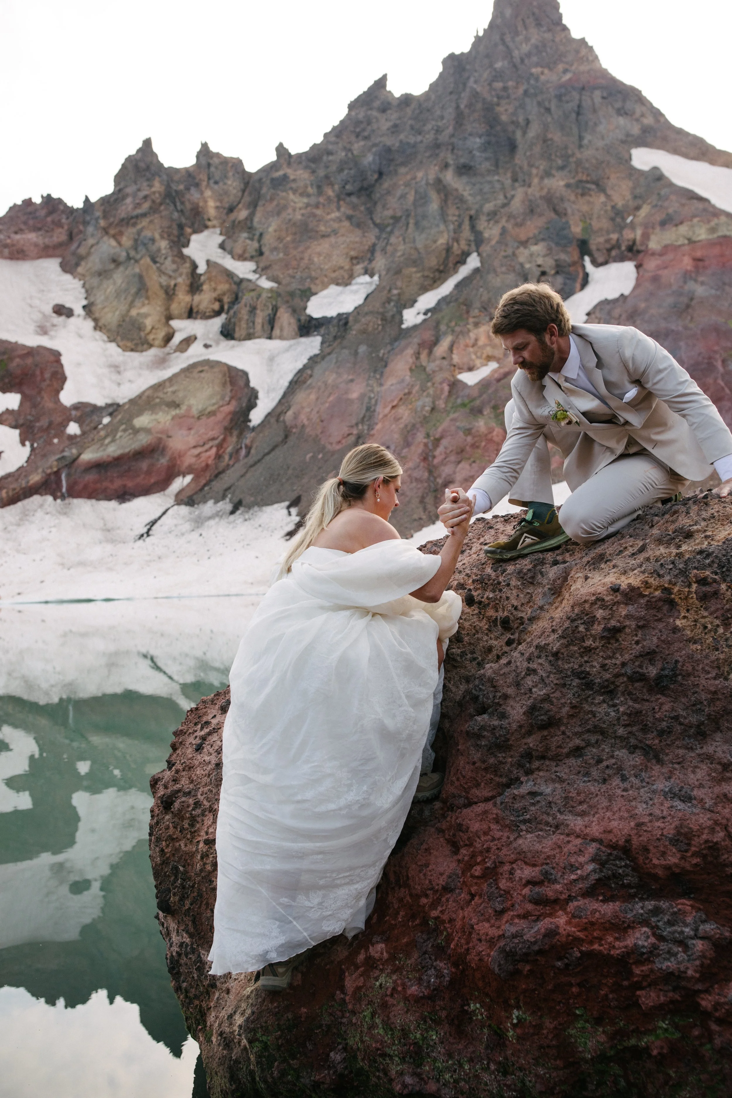 Michigan-film-photographer-oregon-no-name-lake-hike-wedding-104.jpg