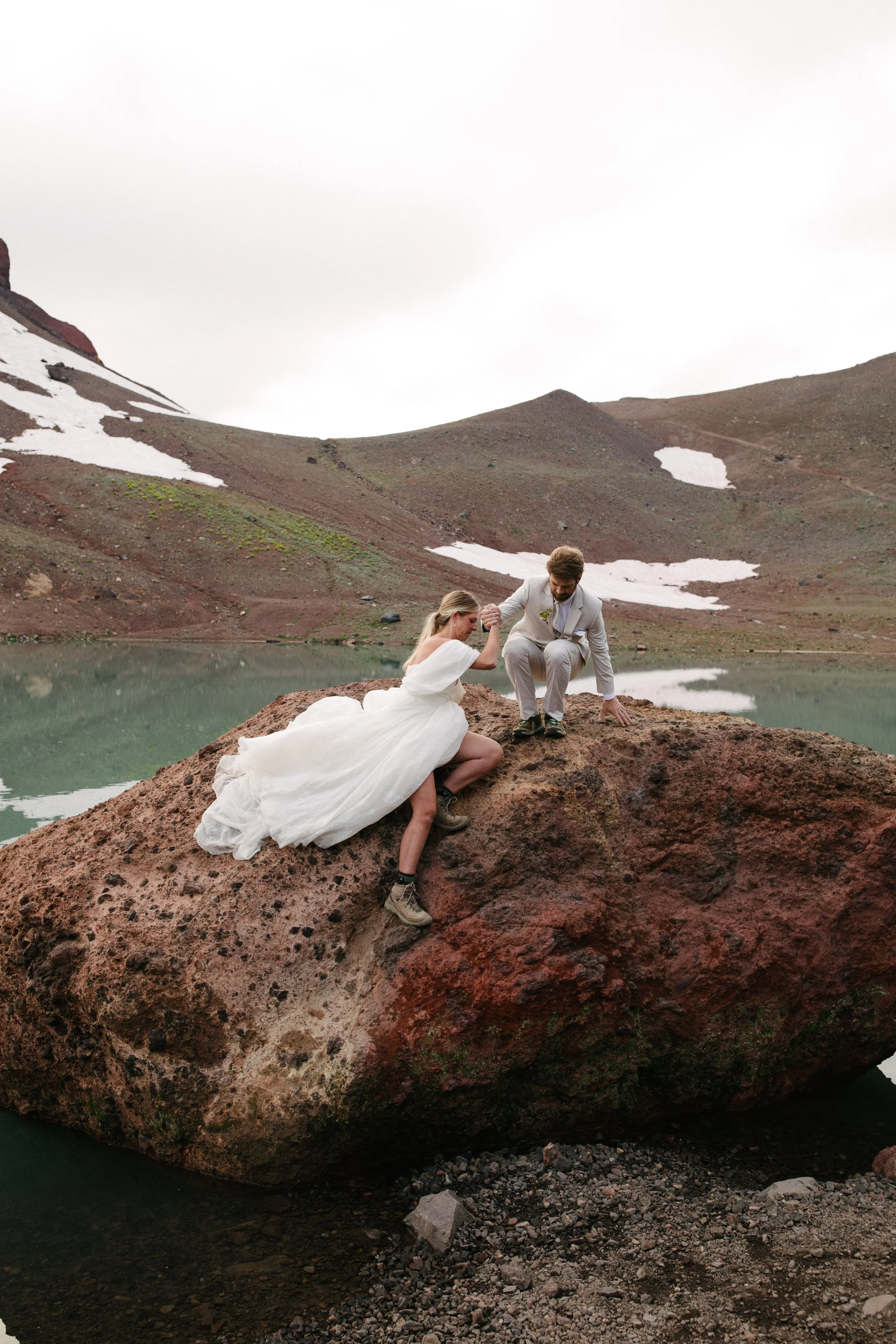 Michigan-film-photographer-oregon-no-name-lake-hike-wedding-149.jpg