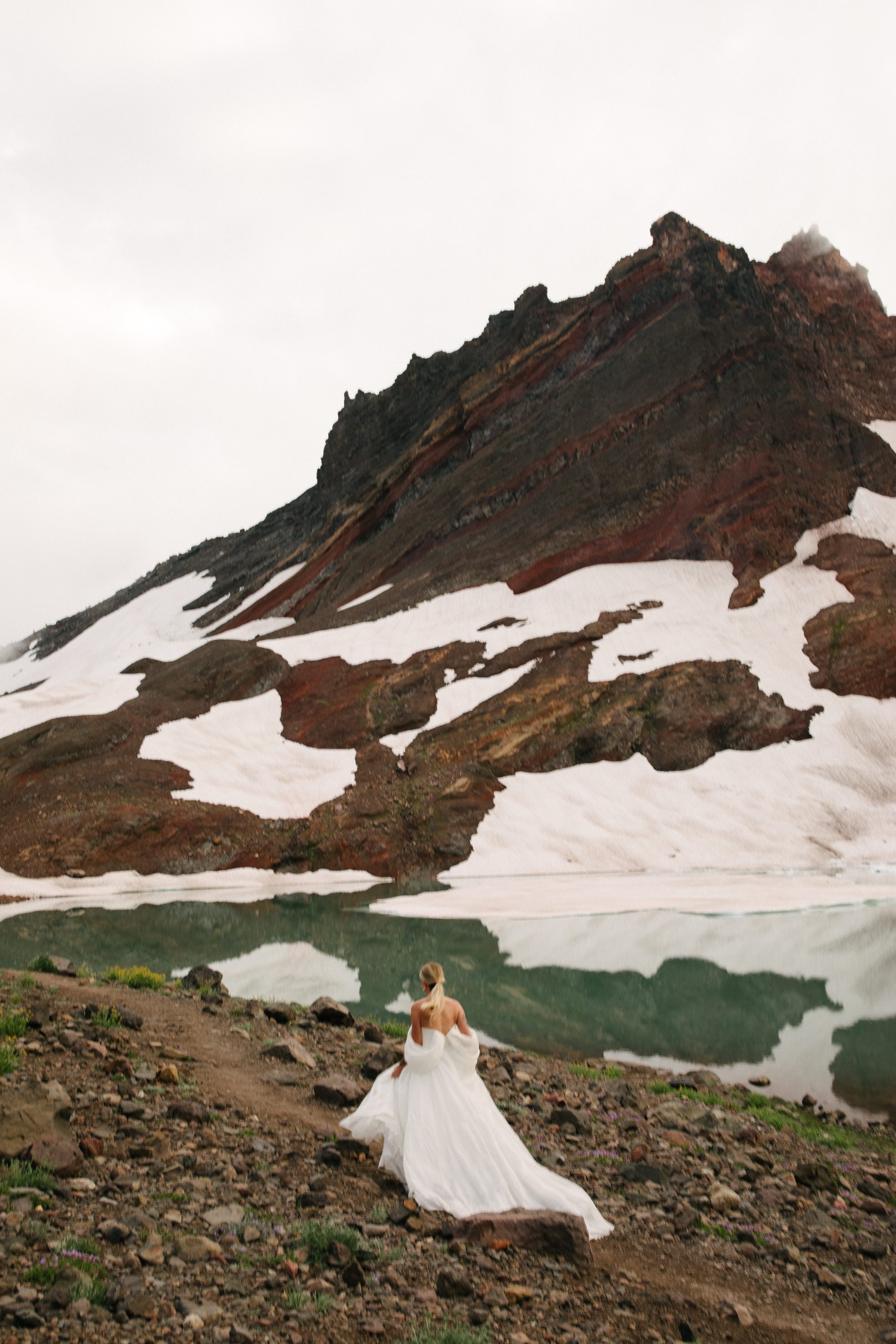 Michigan-film-photographer-oregon-no-name-lake-hike-wedding-170.jpg