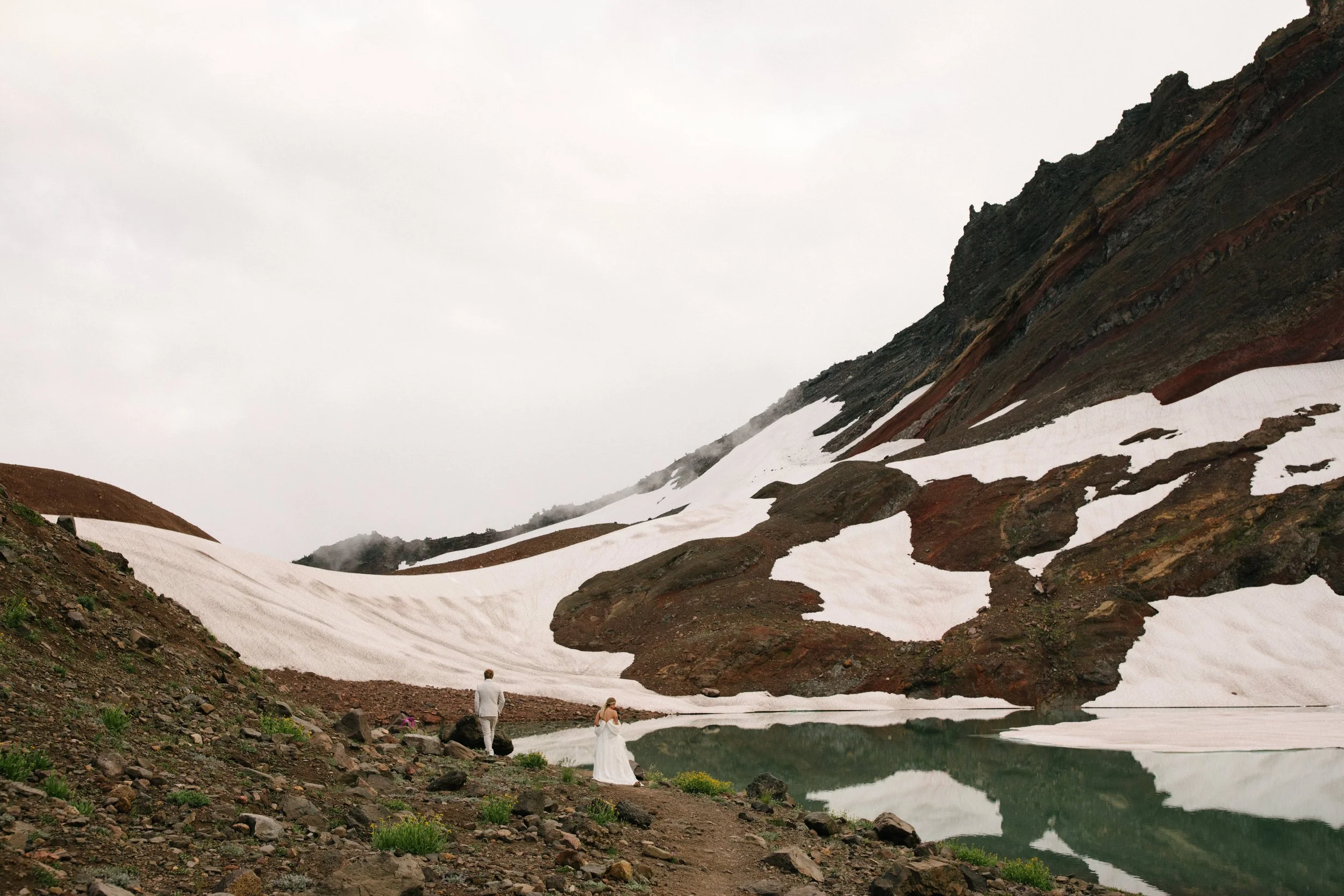 Michigan-film-photographer-oregon-no-name-lake-hike-wedding-175.jpg