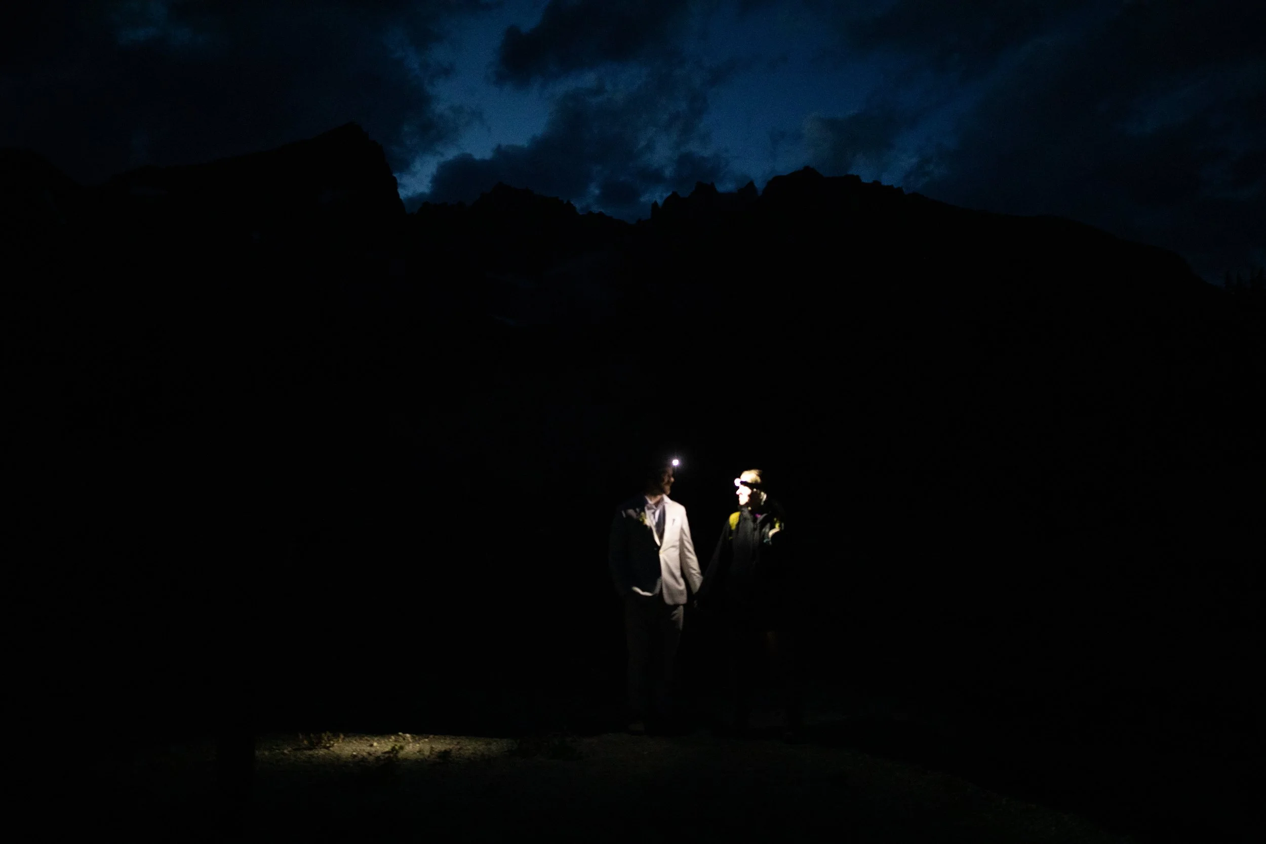 Michigan-film-photographer-oregon-no-name-lake-hike-wedding-232.jpg