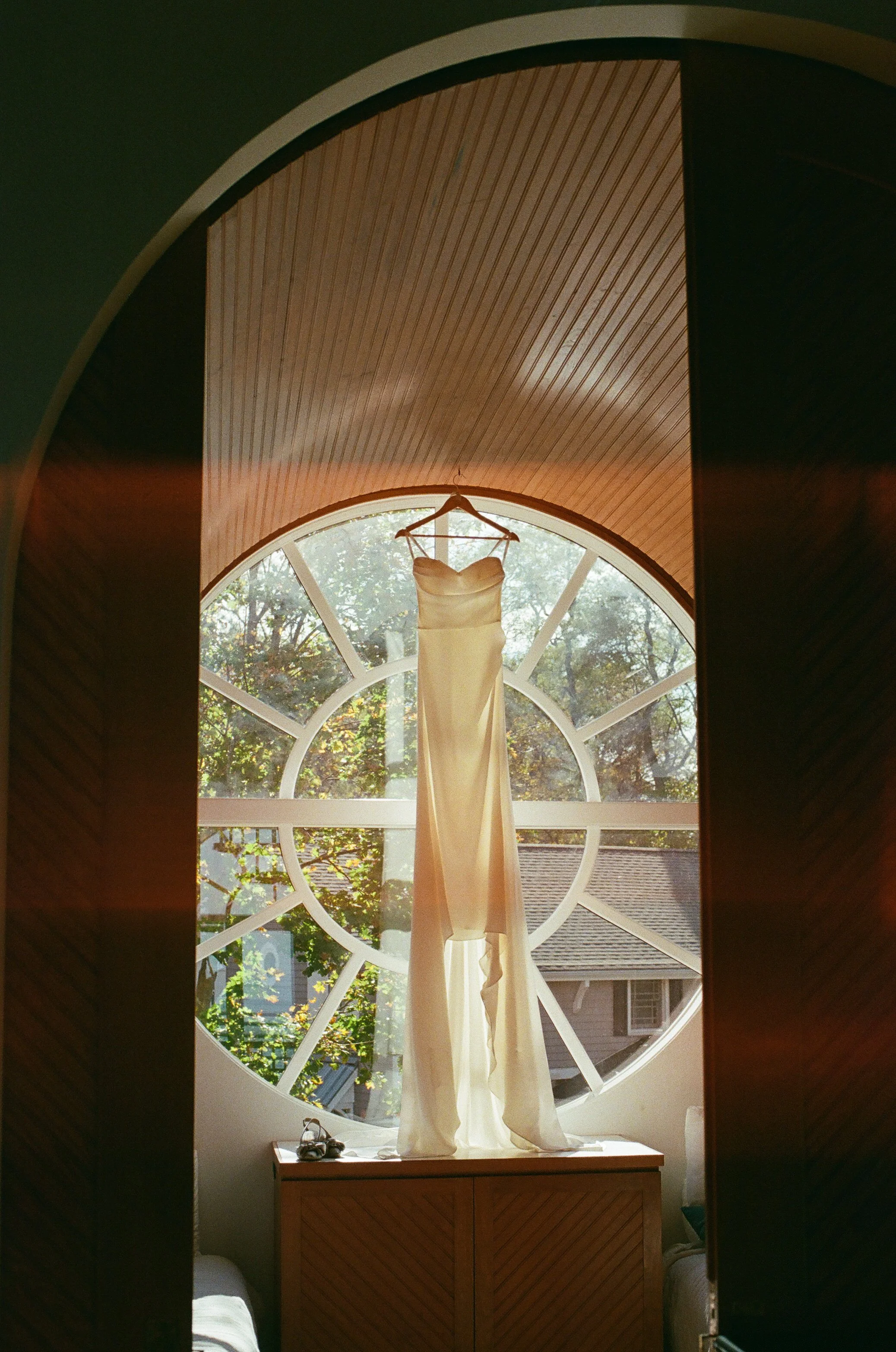 Michigan-wedding-photographer-film-wedding-gathering-properties.jpg
