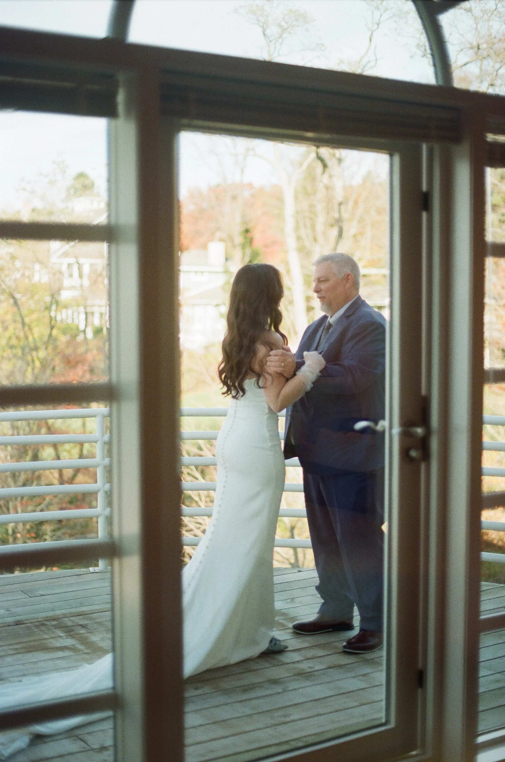 Michigan-wedding-photographer-film-wedding-gathering-properties-12.jpg