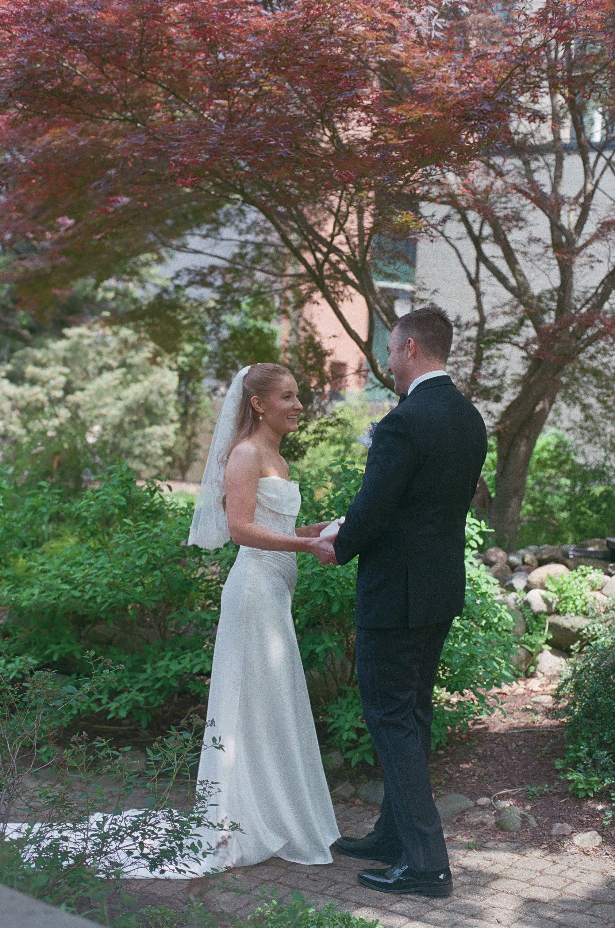 Michigan-film-photographer-MSU-horticulture-gardens-wedding-16.jpg