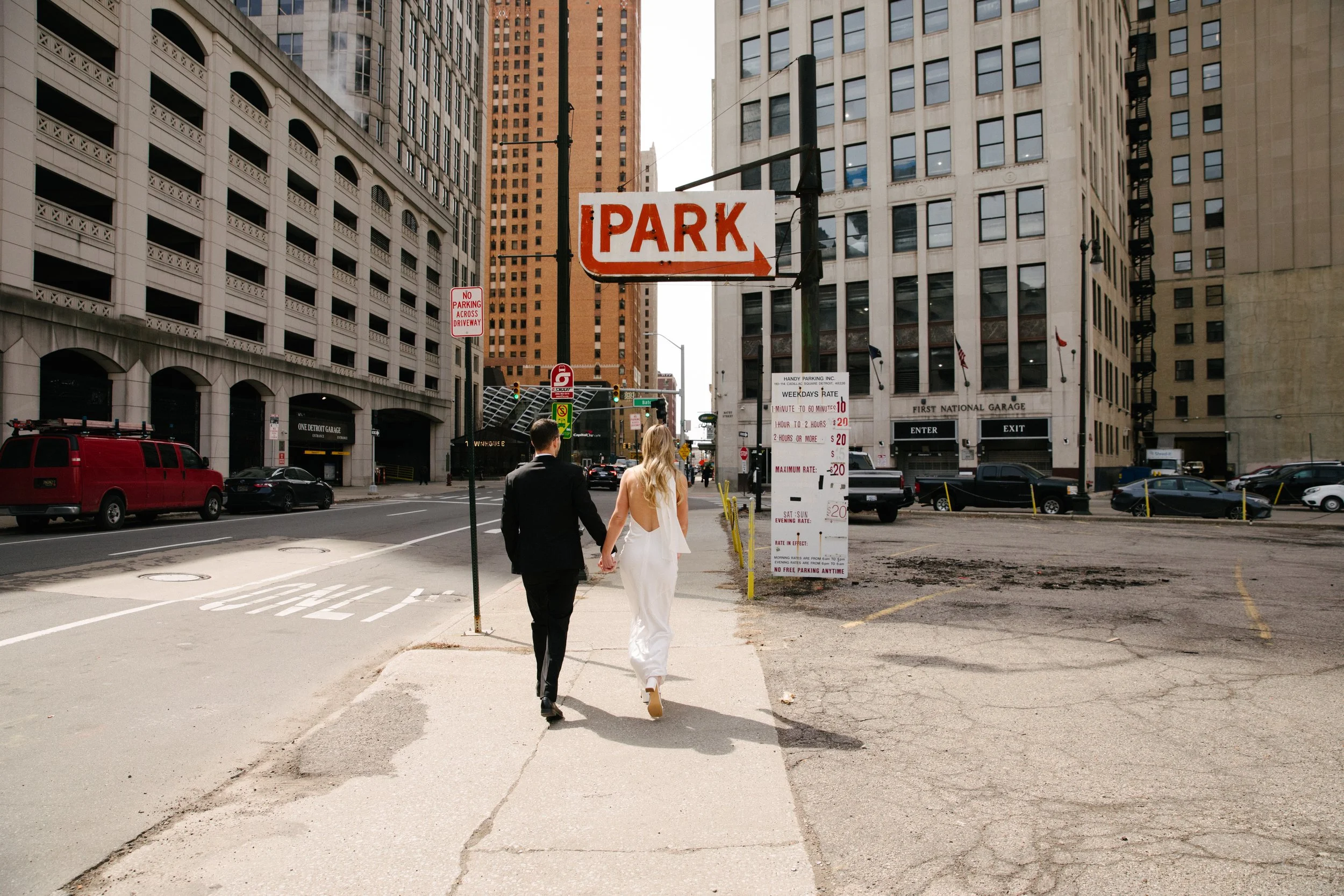 JessicaMax-detroit-michigan-wedding-photographer-fisher-building-engagement-session-90.jpg