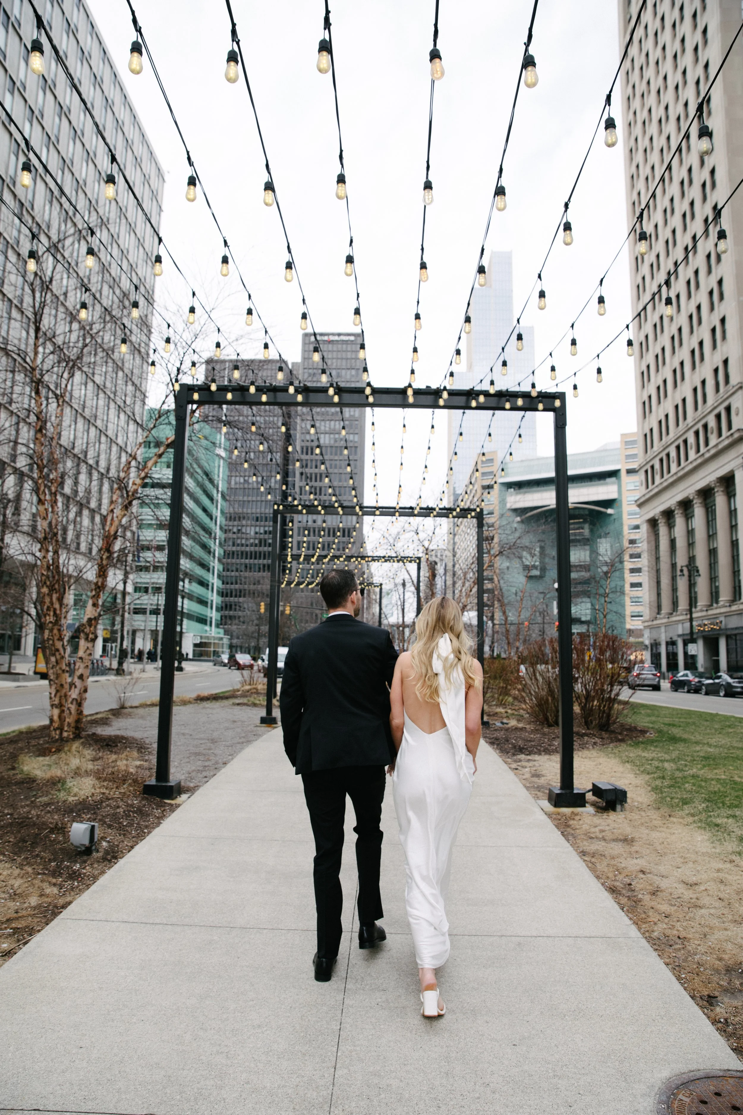 JessicaMax-detroit-michigan-wedding-photographer-fisher-building-engagement-session-160.jpg