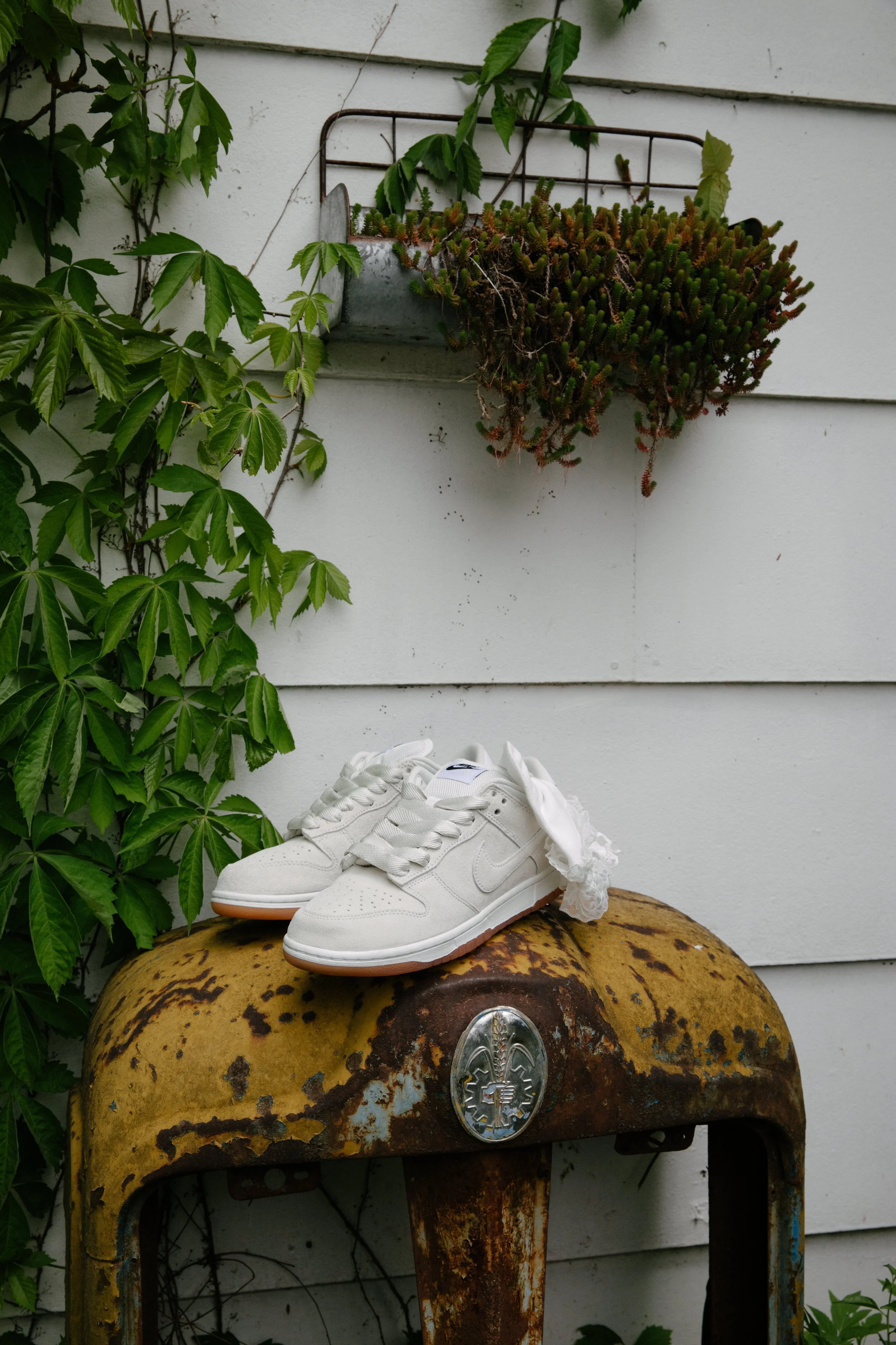JessicaMax-michigan-documentary-wedding-photographer-sundance-and-the-secret-garden-wedding-5.jpg