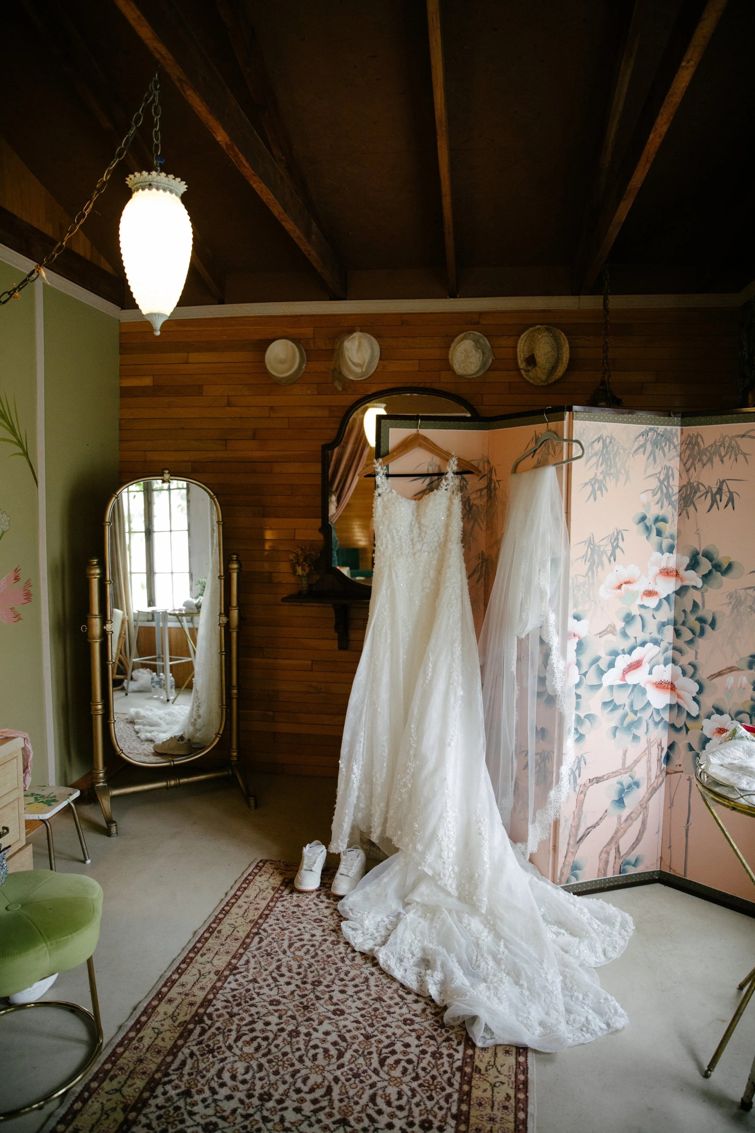 JessicaMax-michigan-documentary-wedding-photographer-sundance-and-the-secret-garden-wedding-12.jpg