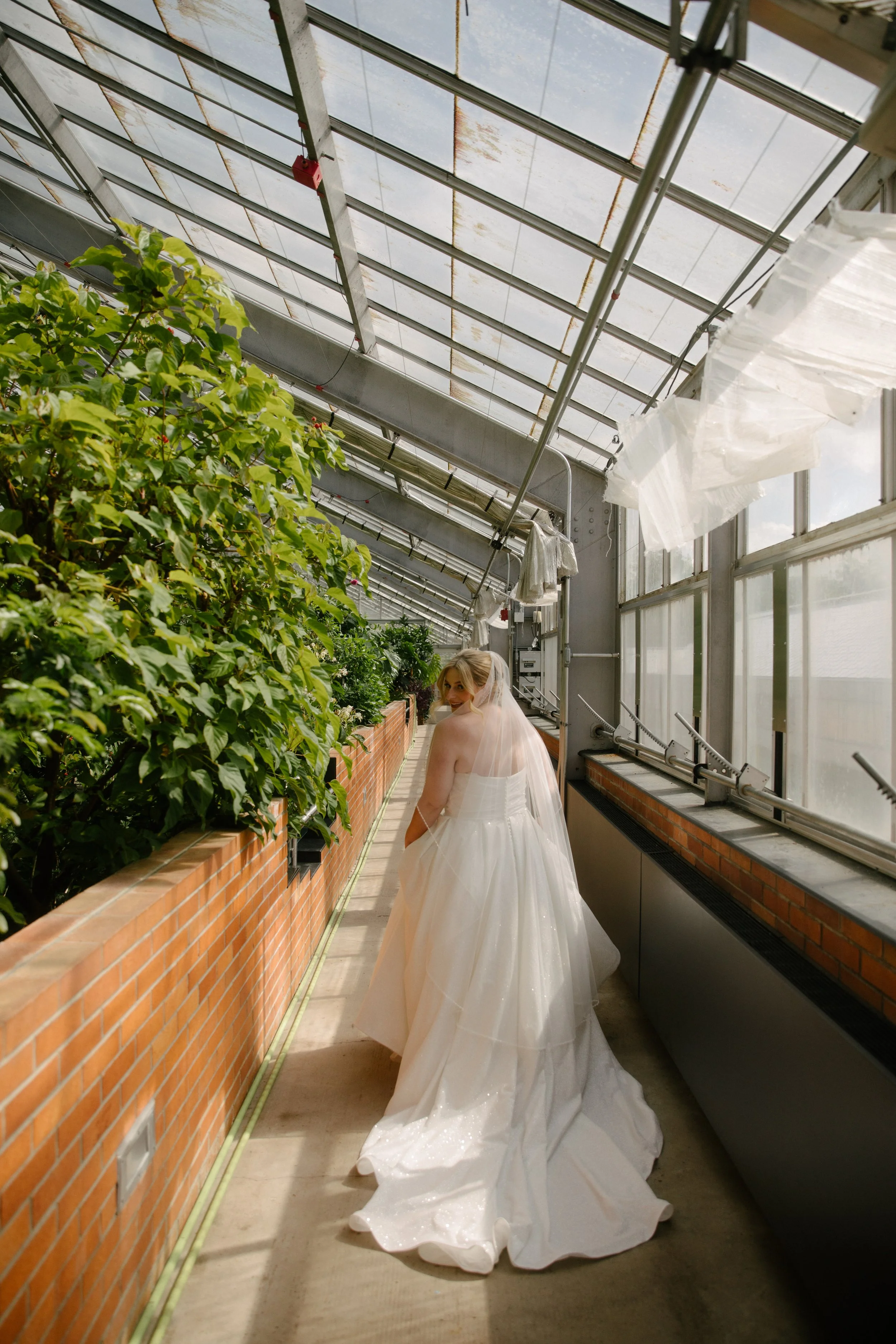 JessicaMax-ann-arbor-wedding-photographer-matthaei-garden-kensington-hotel-wedding-29.jpg