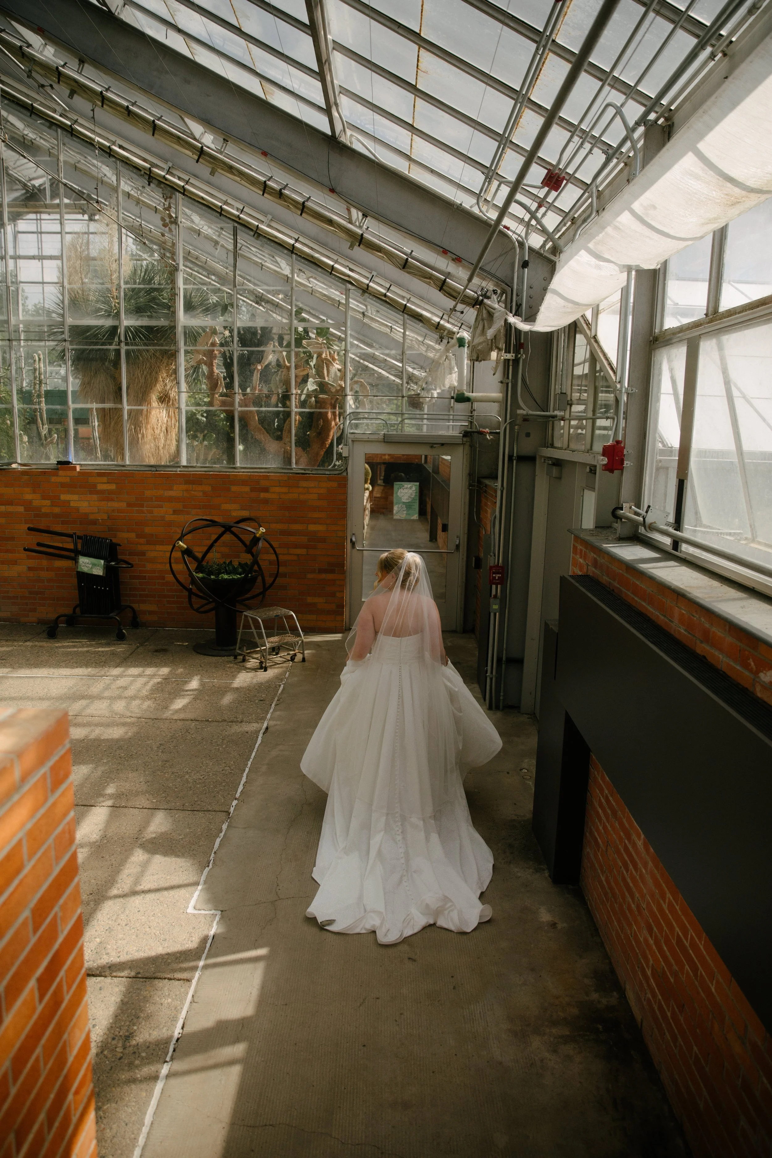 JessicaMax-ann-arbor-wedding-photographer-matthaei-garden-kensington-hotel-wedding-33.jpg