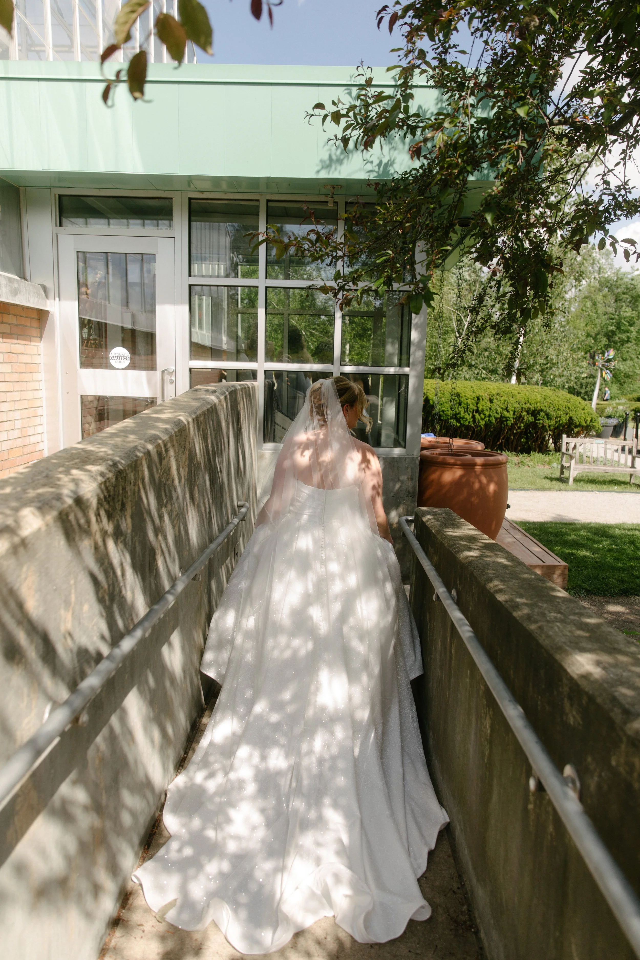 JessicaMax-ann-arbor-wedding-photographer-matthaei-garden-kensington-hotel-wedding-35.jpg