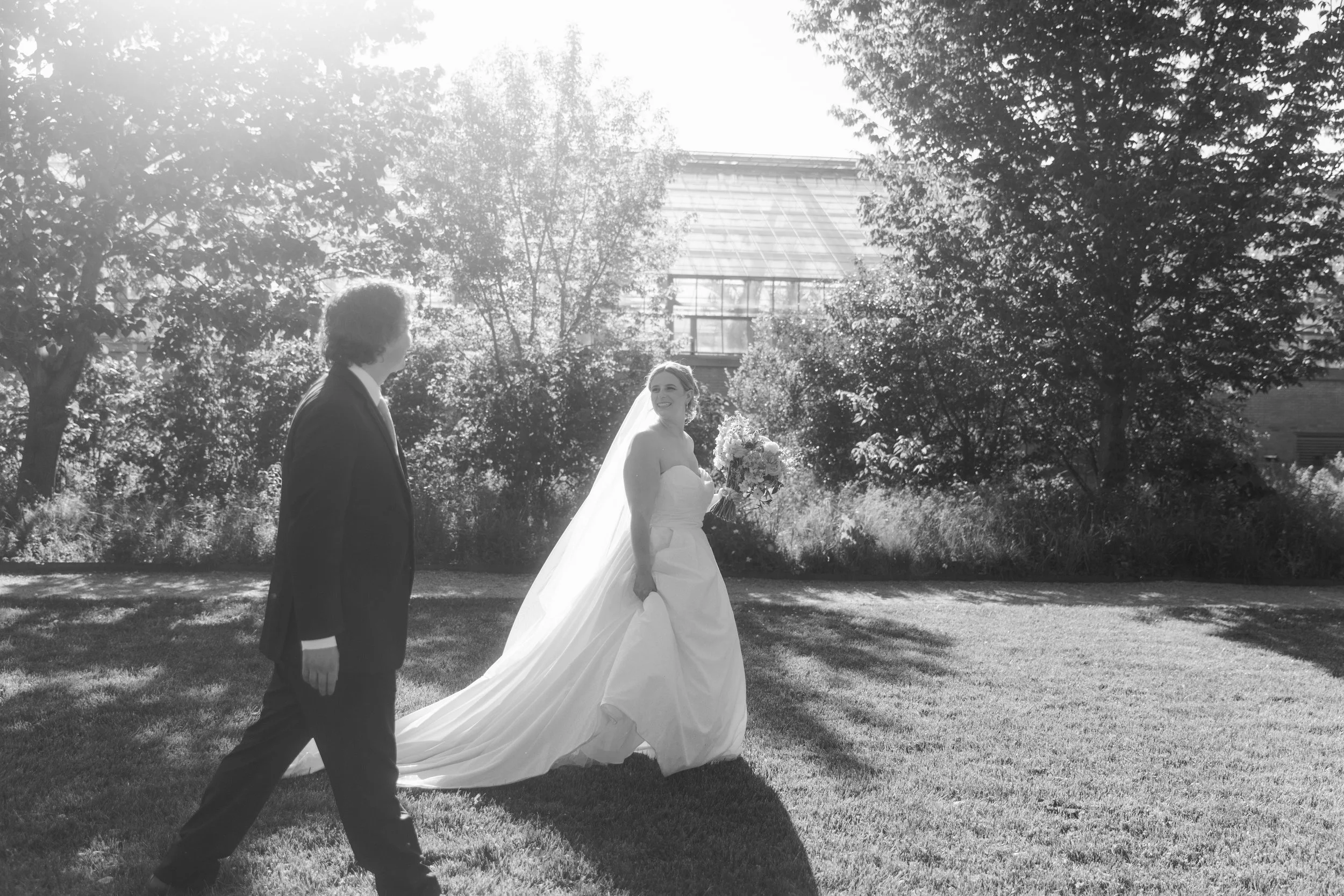 JessicaMax-ann-arbor-wedding-photographer-matthaei-garden-kensington-hotel-wedding-186.jpg