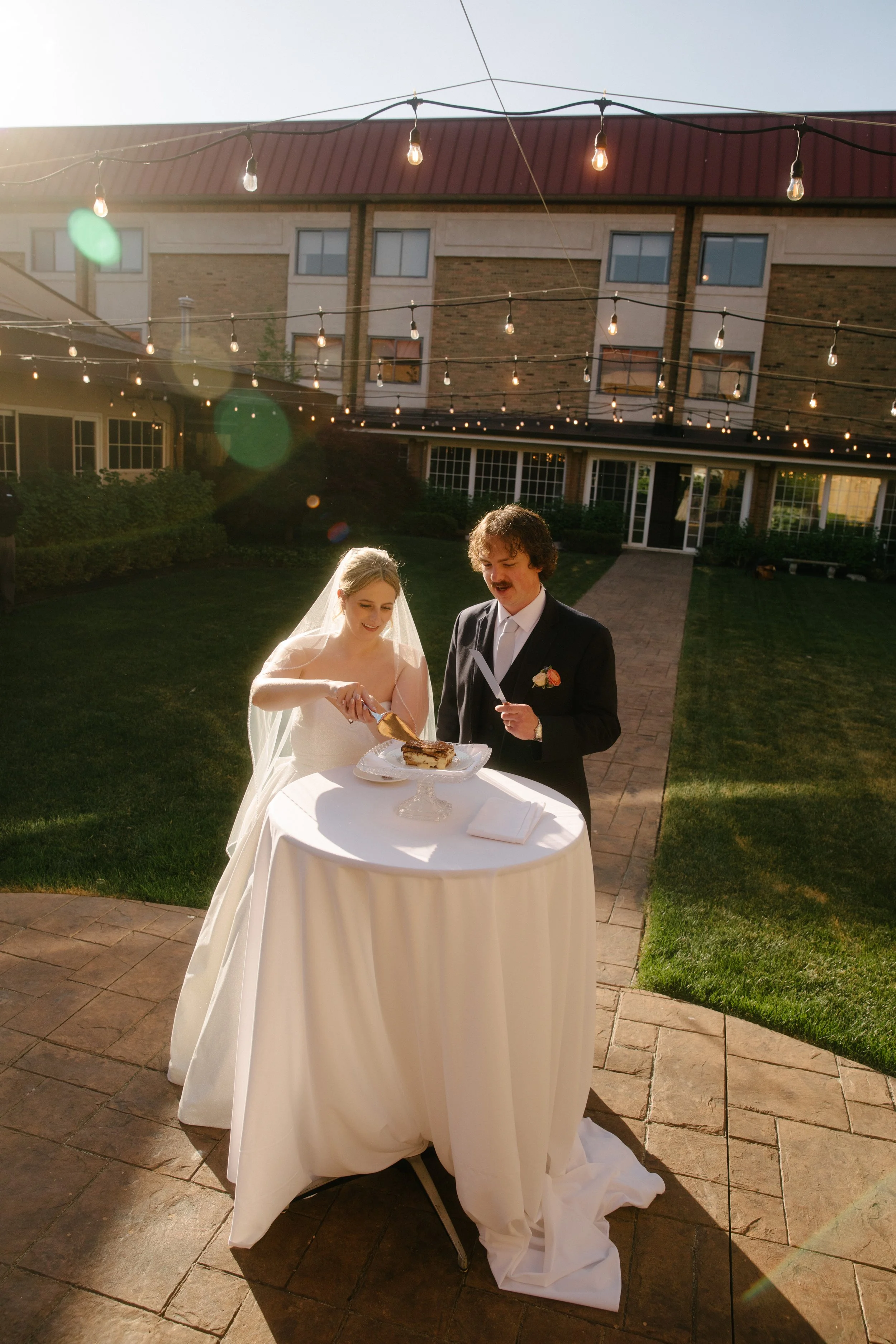 JessicaMax-ann-arbor-wedding-photographer-matthaei-garden-kensington-hotel-wedding-204.jpg