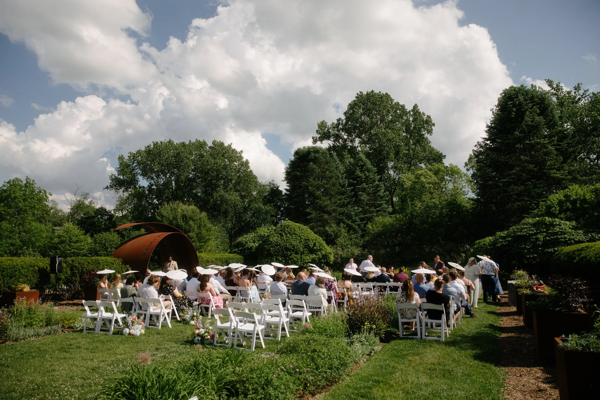 Beth &amp; Daniel // Matthaei Botanical Gardens Kensington Hotel Ann Arbor Wedding