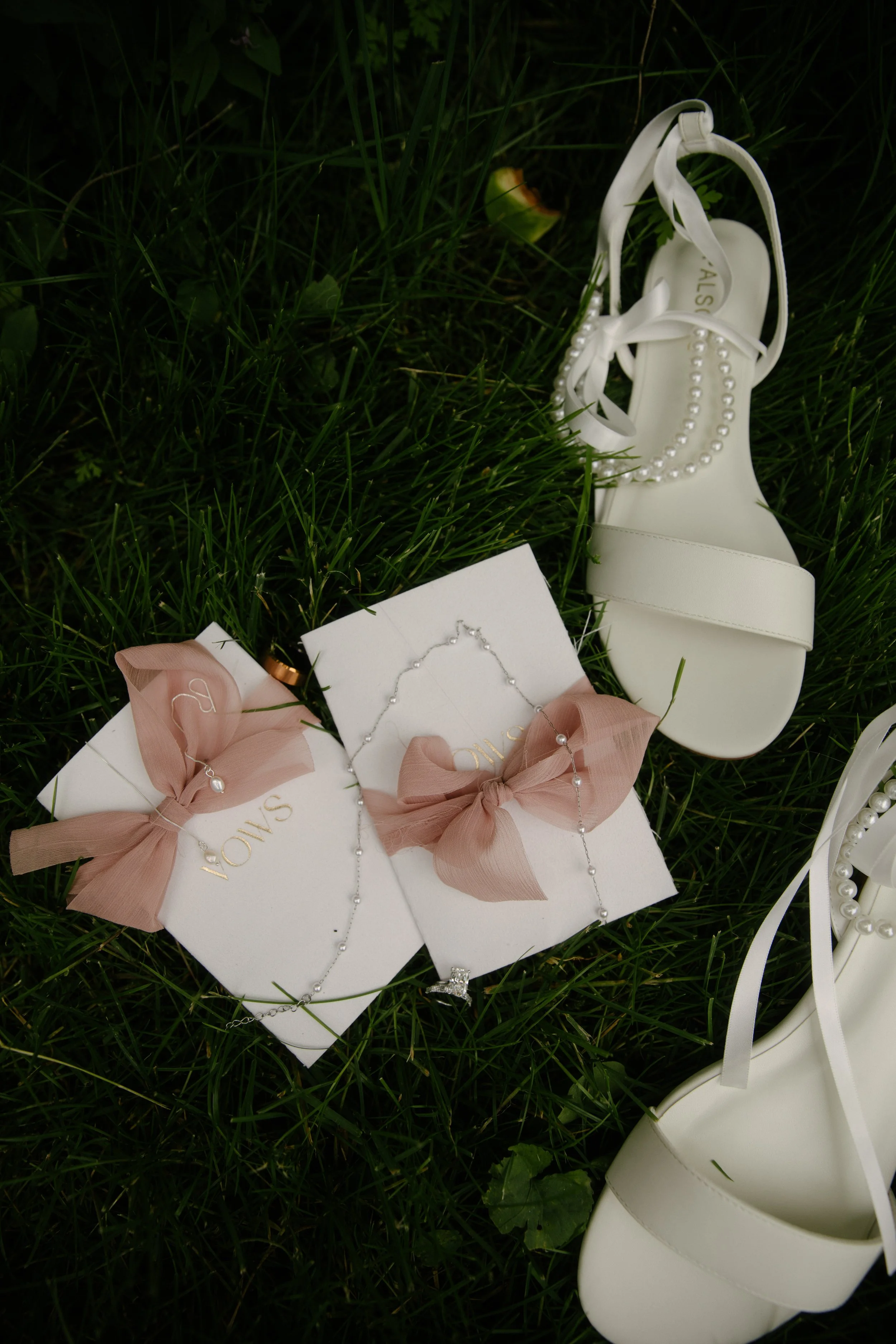 JessicaMax-west-michigan-wedding-photographer-ludington-trillium-creek-wedding-14.jpg
