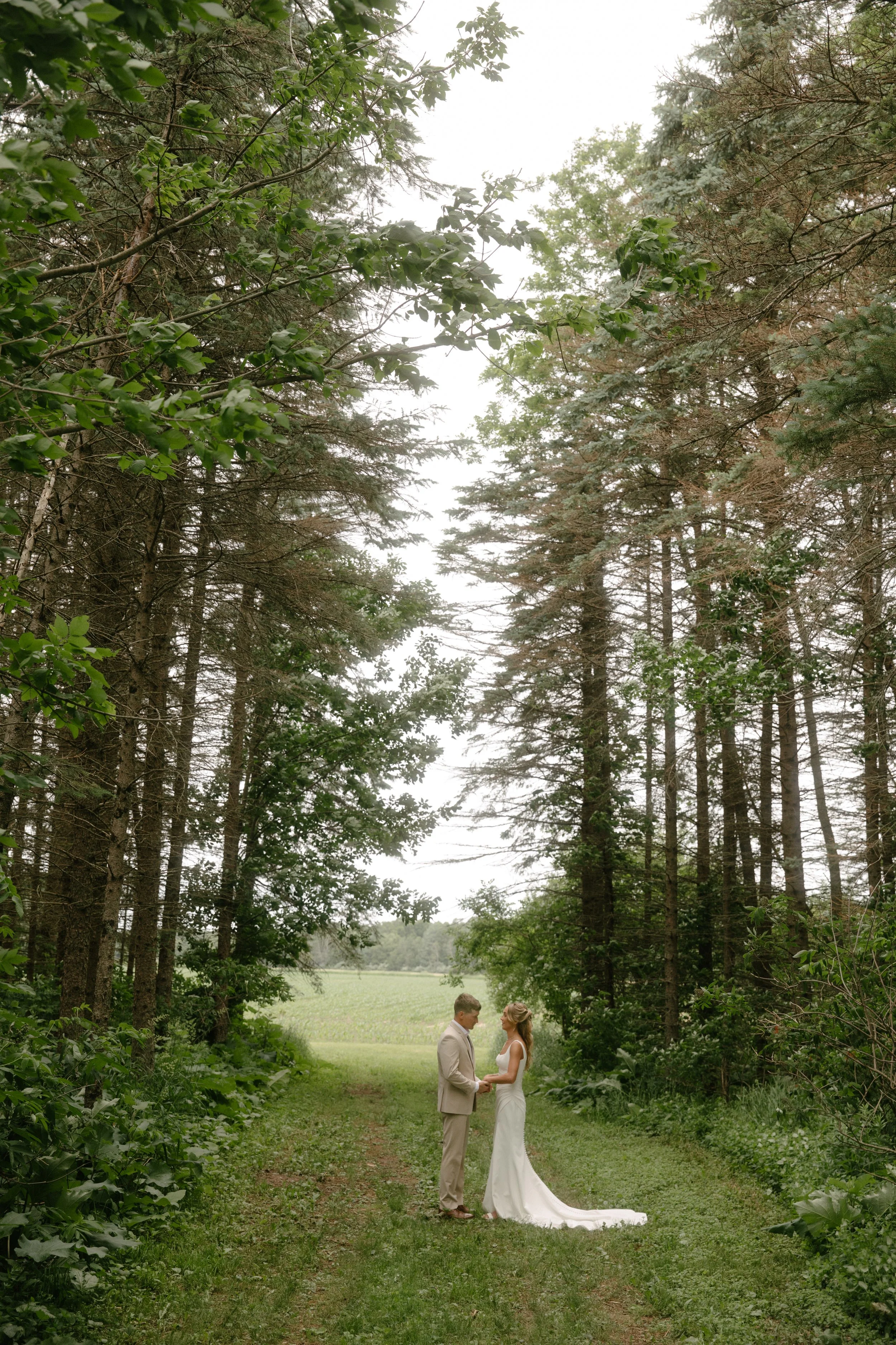 JessicaMax-west-michigan-wedding-photographer-ludington-trillium-creek-wedding-35.jpg