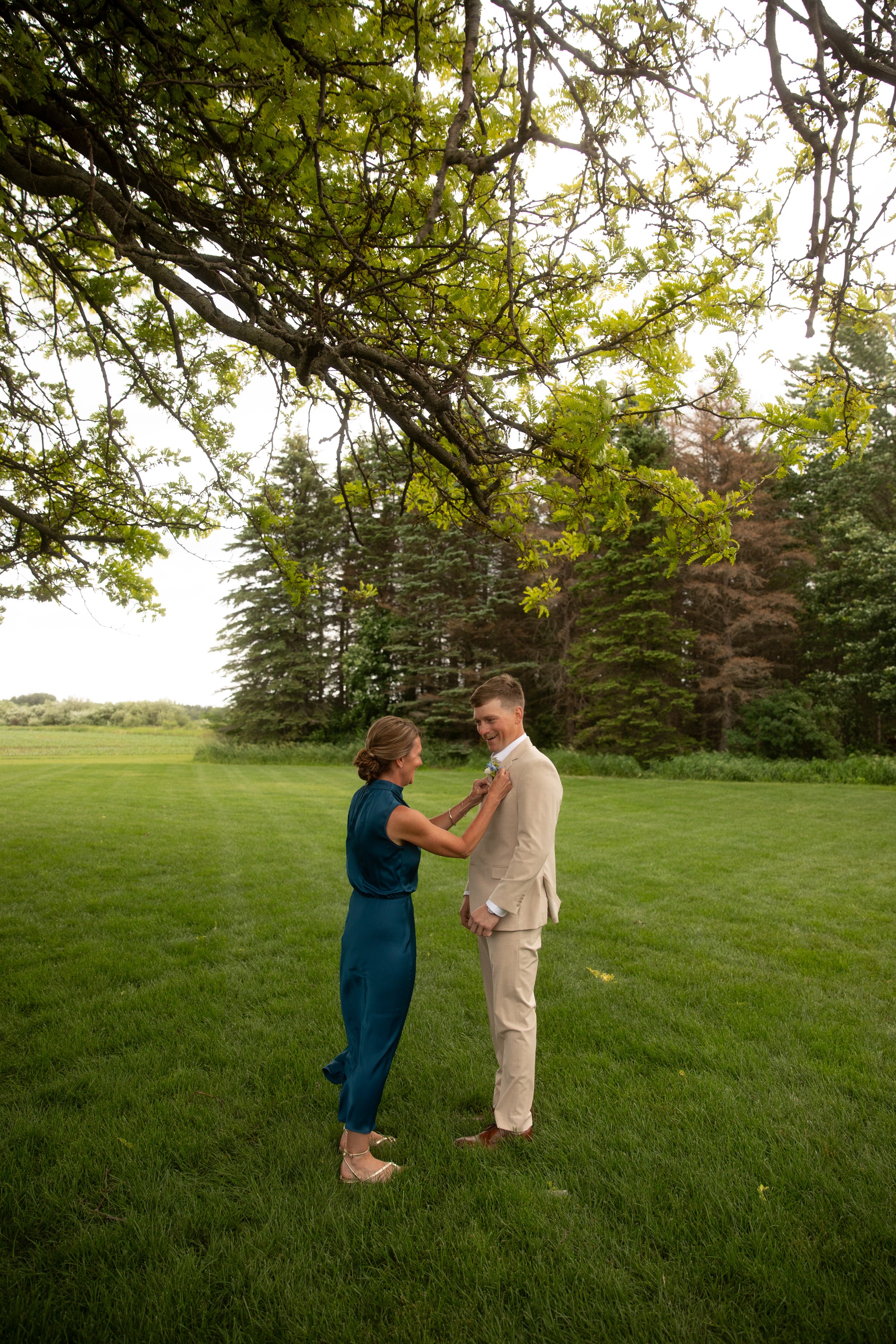 JessicaMax-west-michigan-wedding-photographer-ludington-trillium-creek-wedding-48.jpg