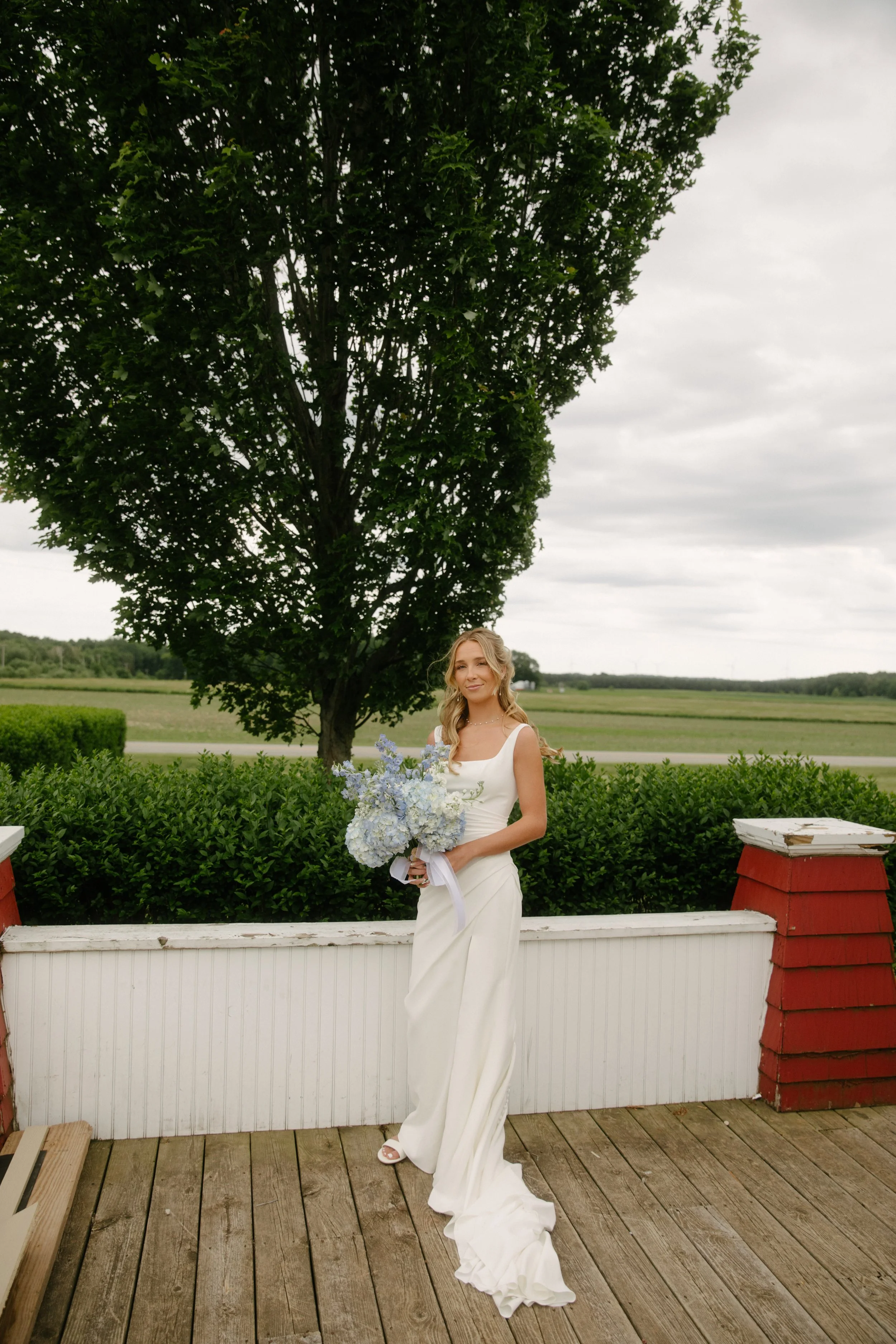 JessicaMax-west-michigan-wedding-photographer-ludington-trillium-creek-wedding-53.jpg
