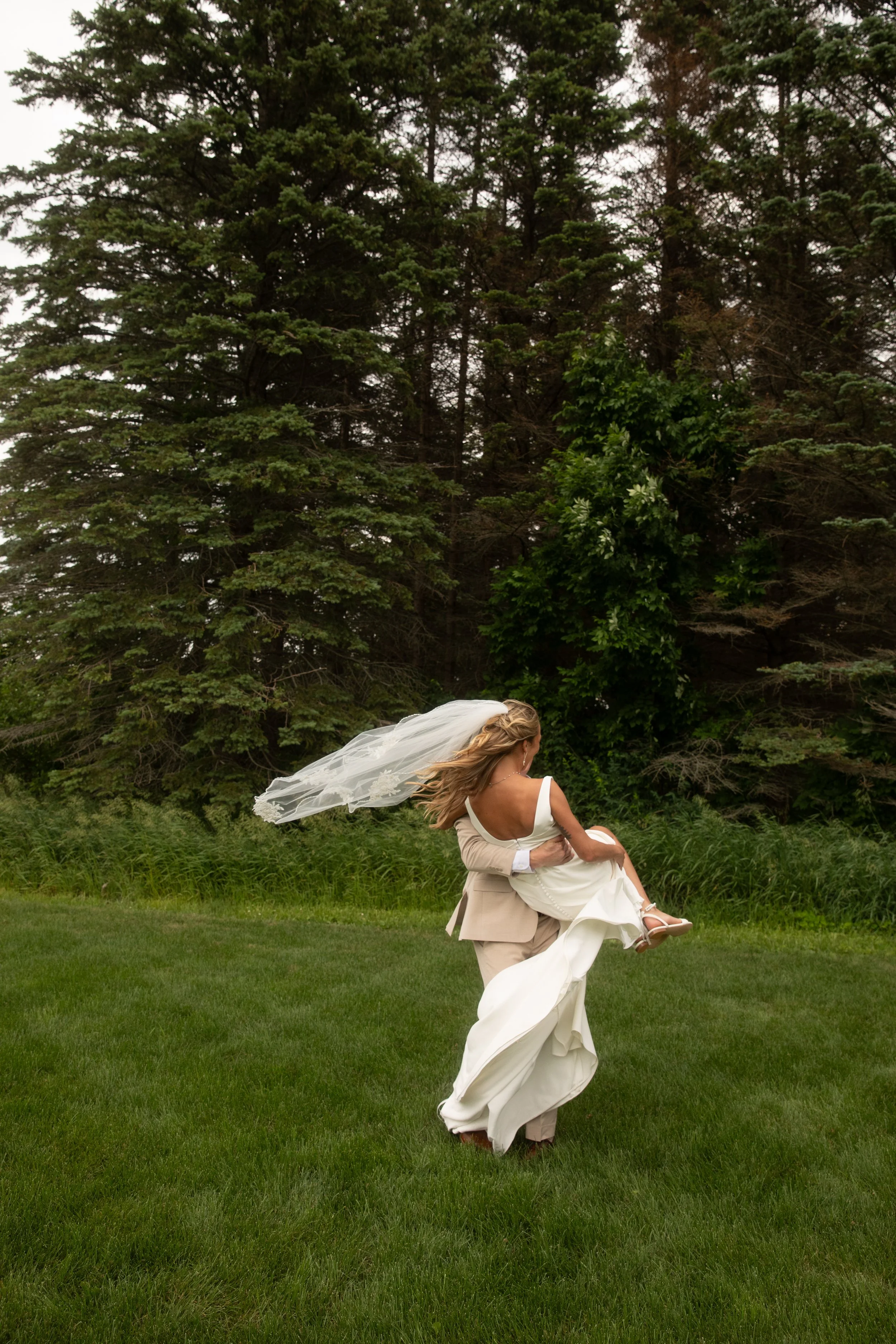 JessicaMax-west-michigan-wedding-photographer-ludington-trillium-creek-wedding-104.jpg