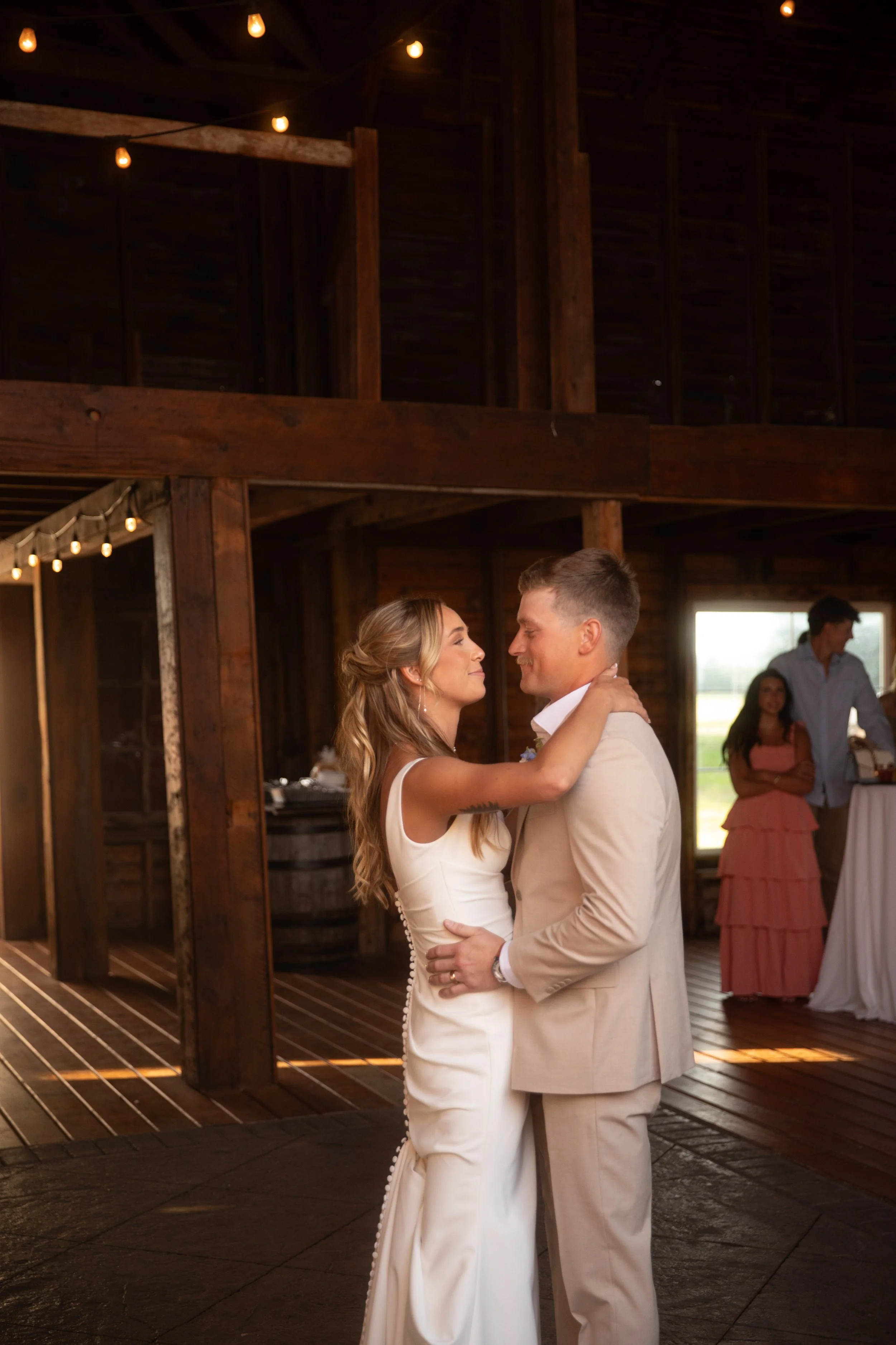JessicaMax-west-michigan-wedding-photographer-ludington-trillium-creek-wedding-124.jpg