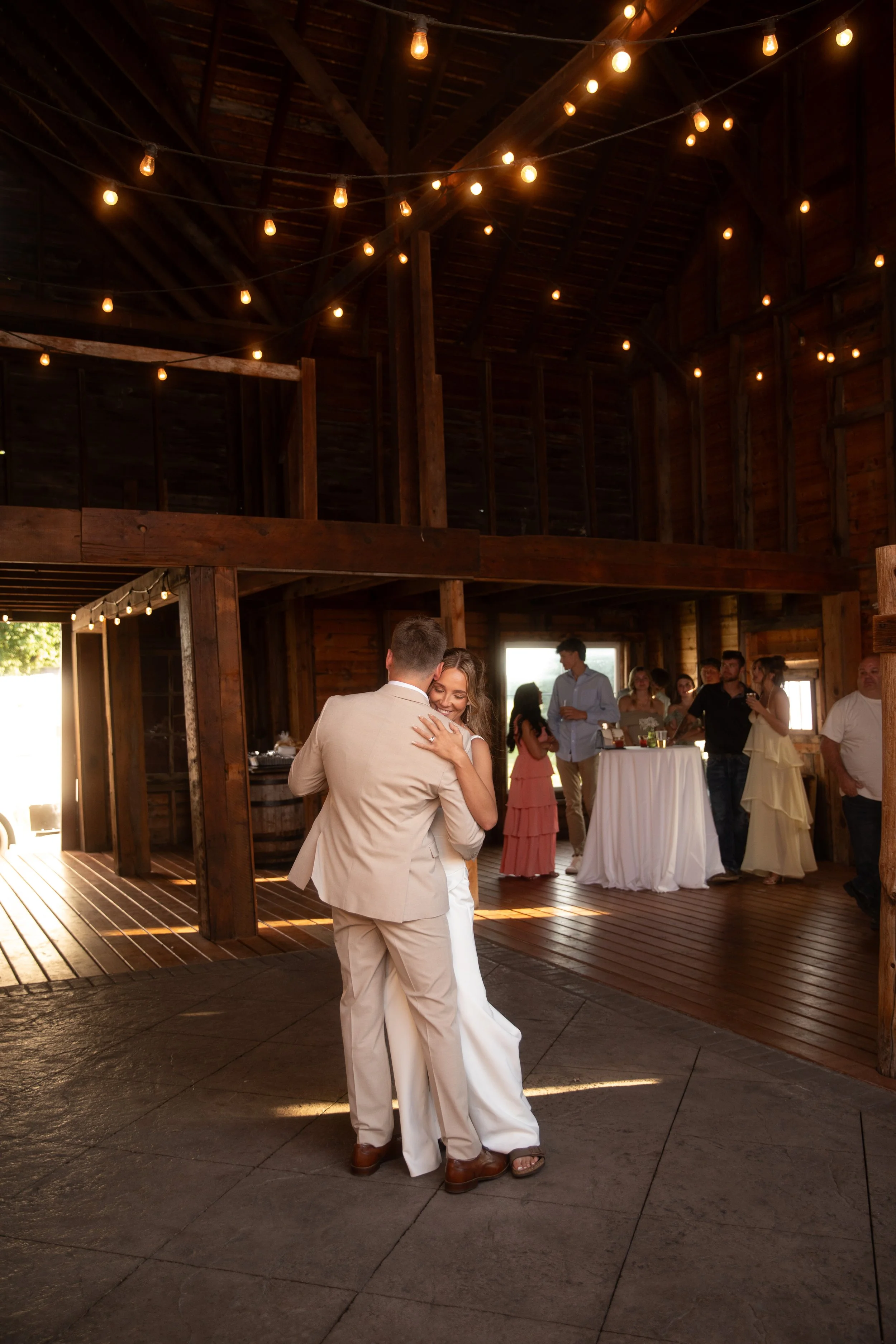 JessicaMax-west-michigan-wedding-photographer-ludington-trillium-creek-wedding-127.jpg