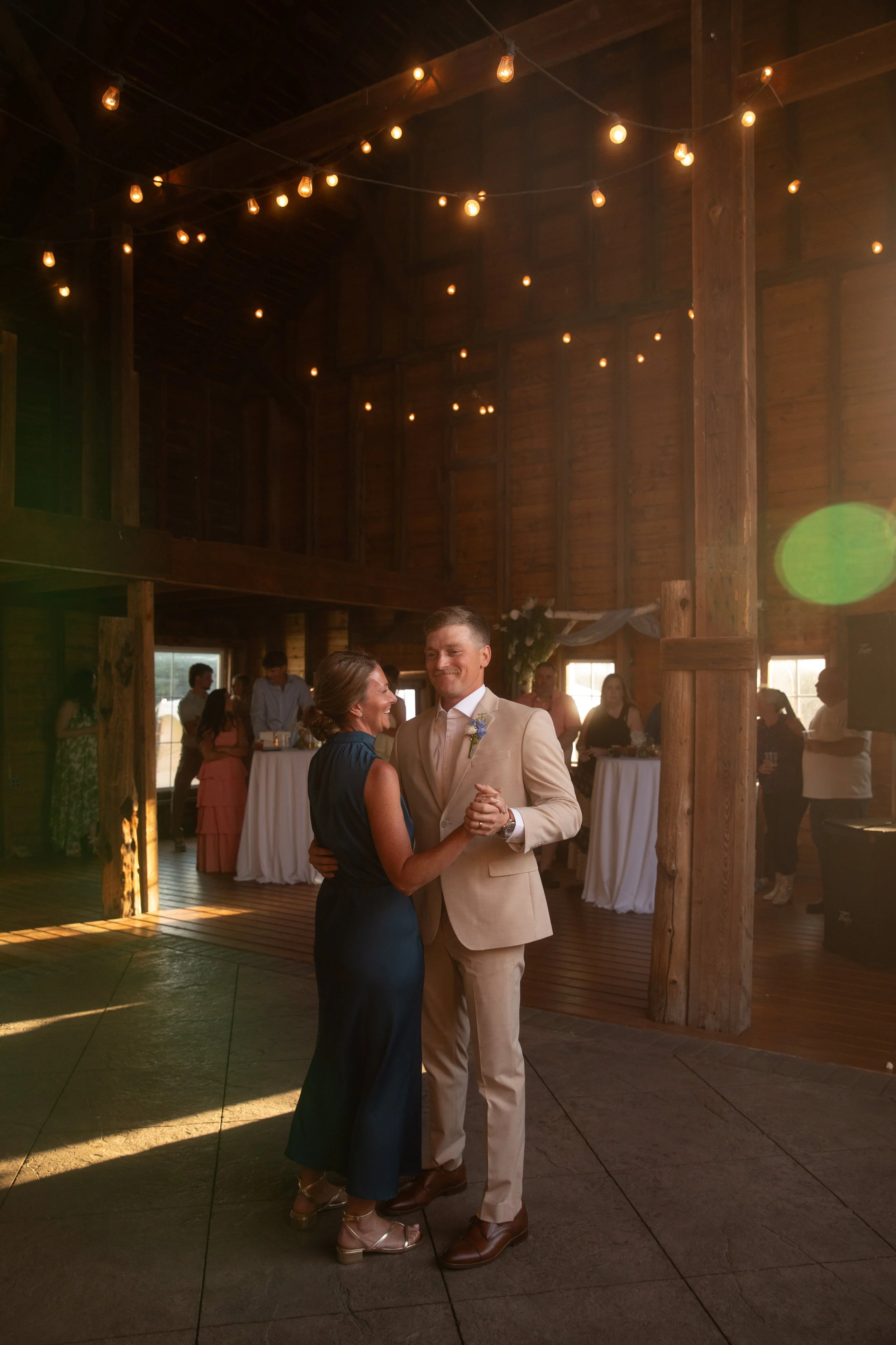 JessicaMax-west-michigan-wedding-photographer-ludington-trillium-creek-wedding-138.jpg