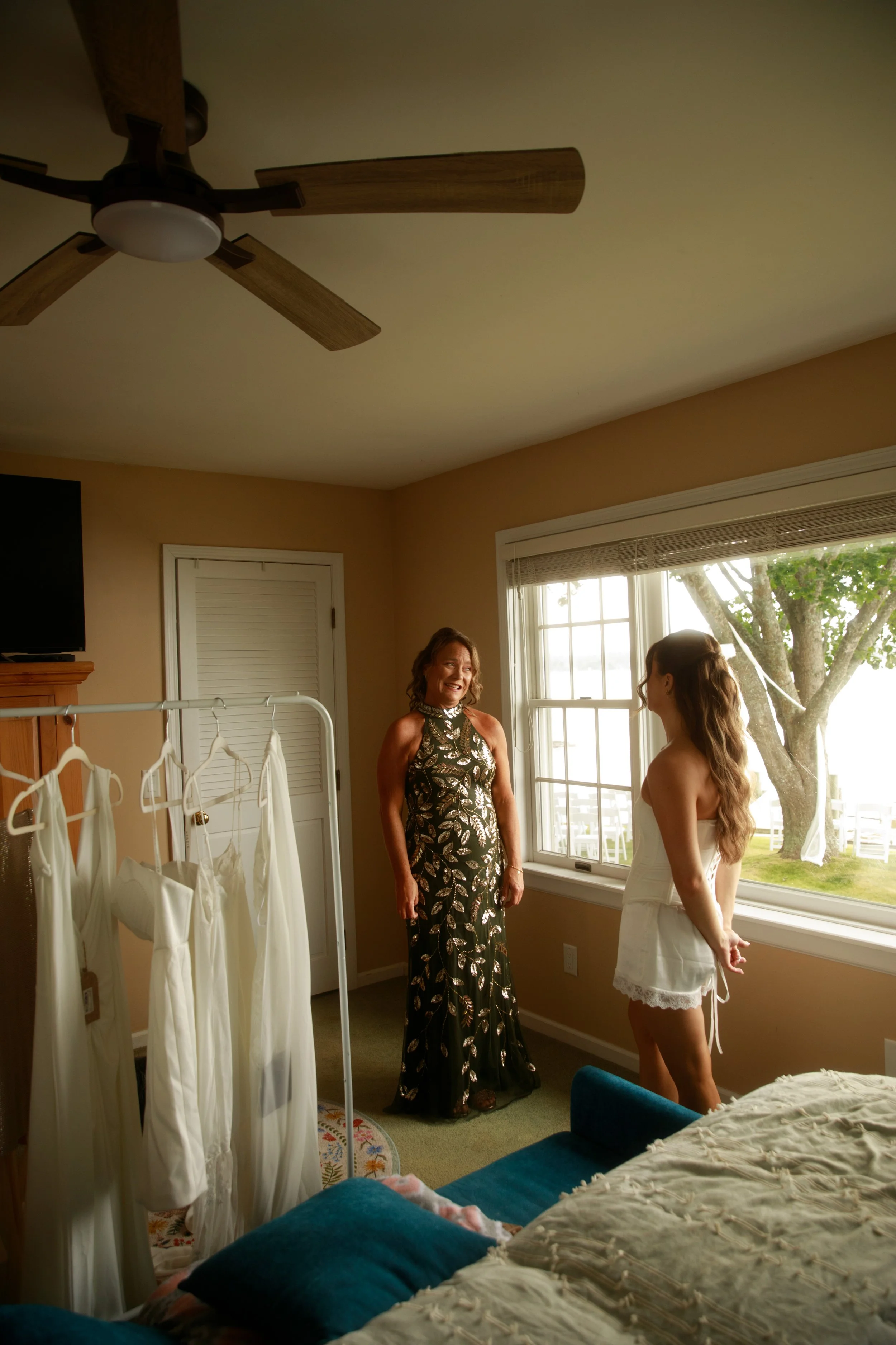 JessicaMax-northern-michigan-wedding-photographer-sault-ste-marie-backyard-wedding-st-marys-river-mi-upper-peninsula-40.jpg