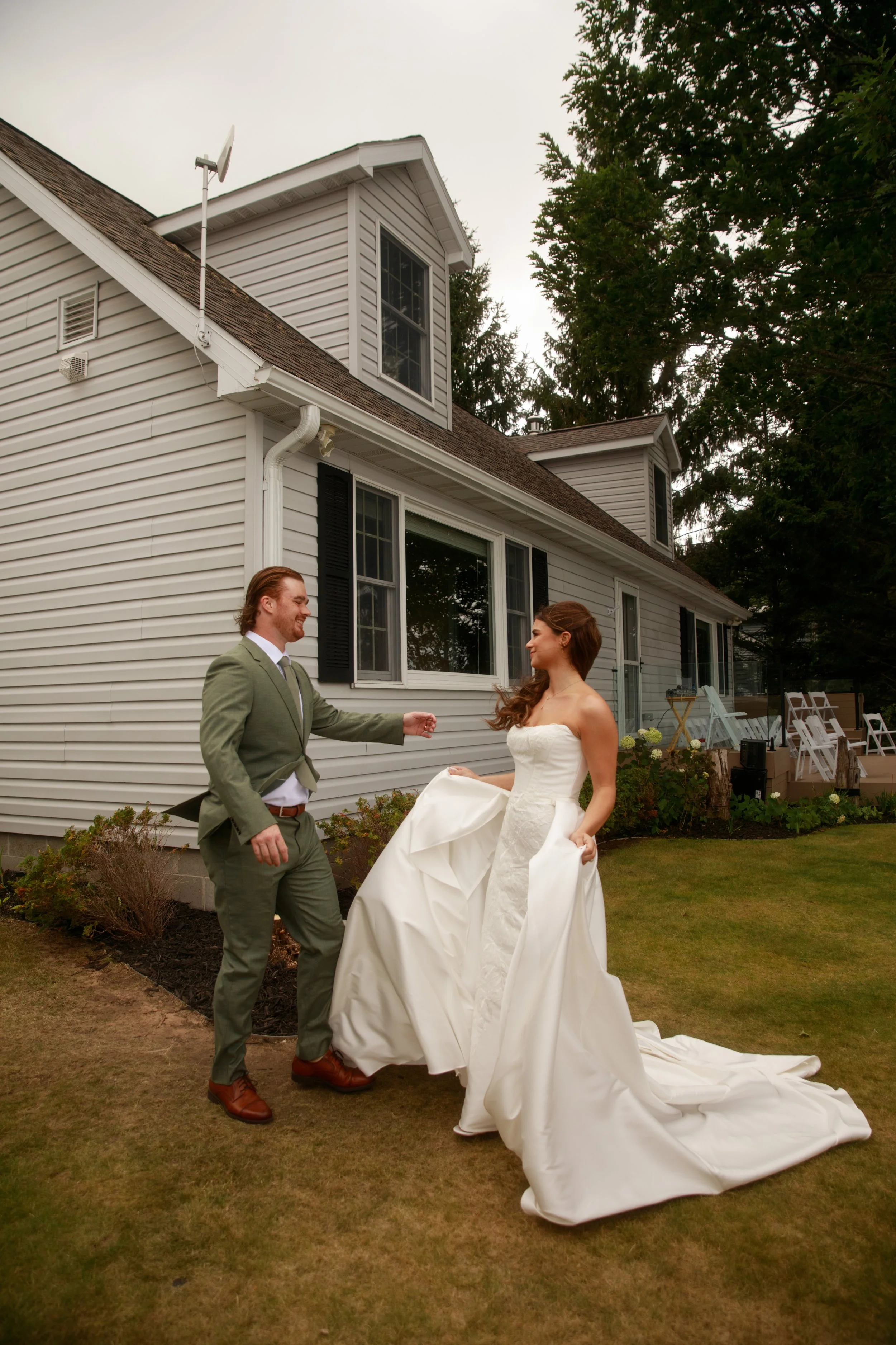 JessicaMax-northern-michigan-wedding-photographer-sault-ste-marie-backyard-wedding-st-marys-river-mi-upper-peninsula-99.jpg