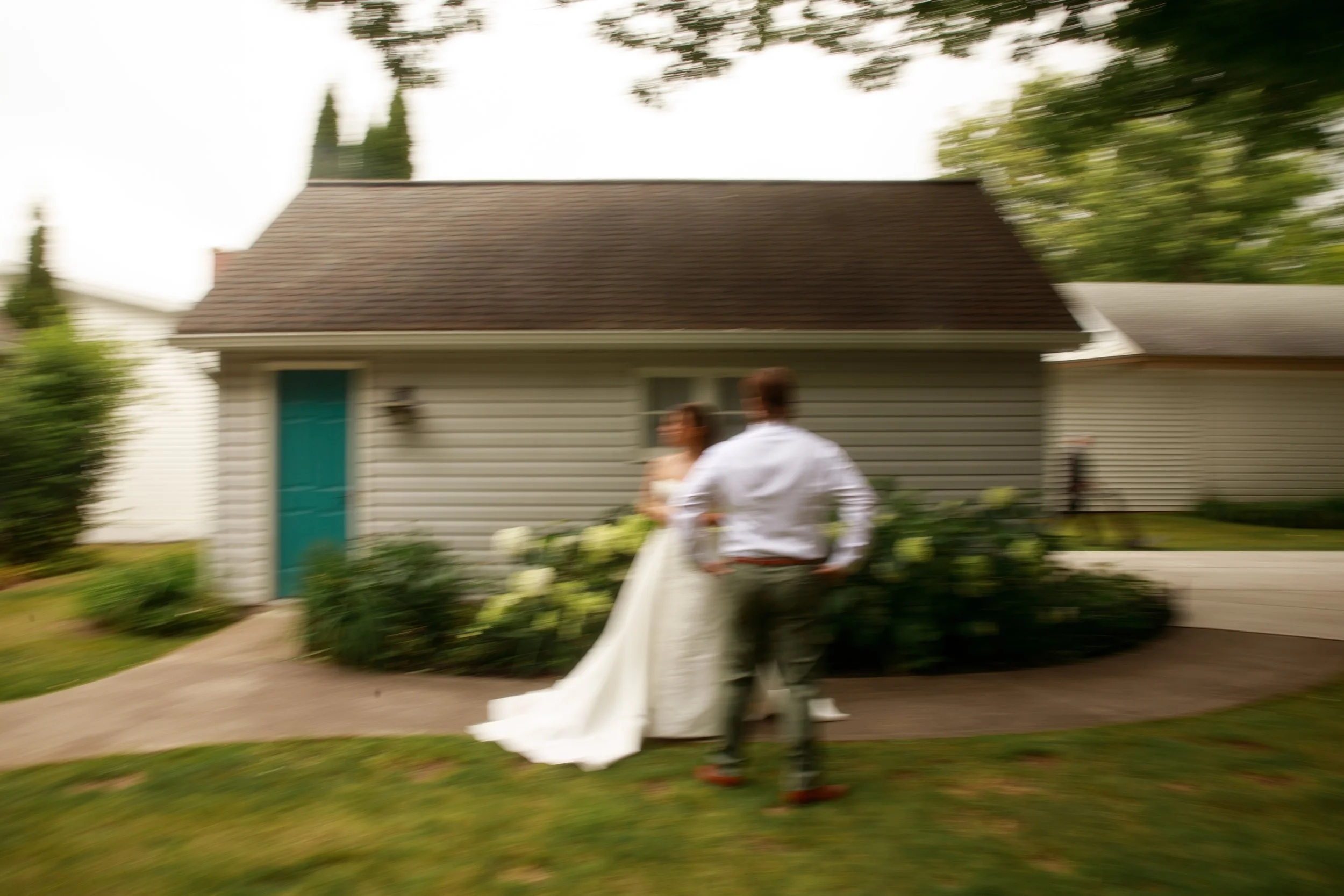 JessicaMax-northern-michigan-wedding-photographer-sault-ste-marie-backyard-wedding-st-marys-river-mi-upper-peninsula-119.jpg