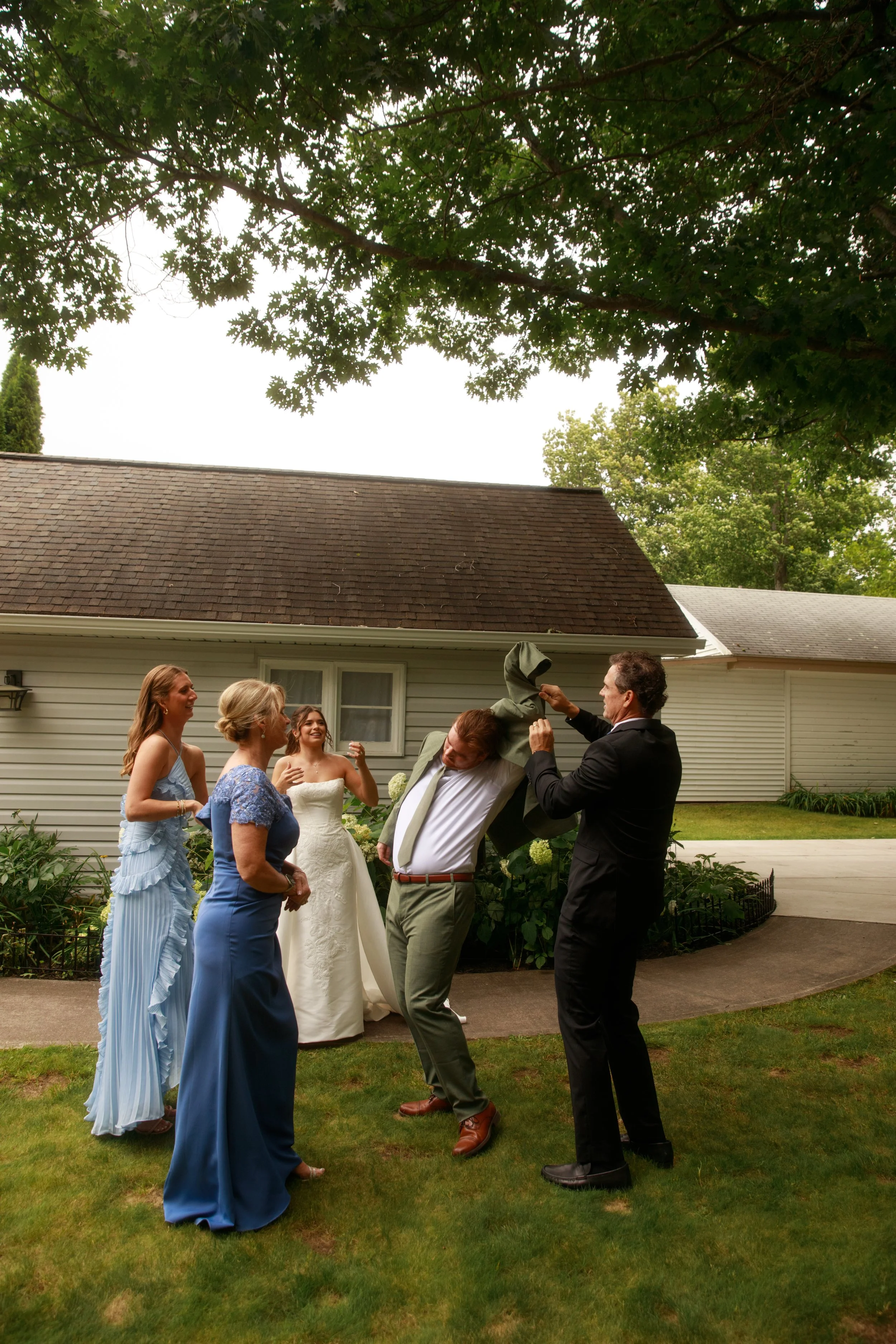 JessicaMax-northern-michigan-wedding-photographer-sault-ste-marie-backyard-wedding-st-marys-river-mi-upper-peninsula-124.jpg
