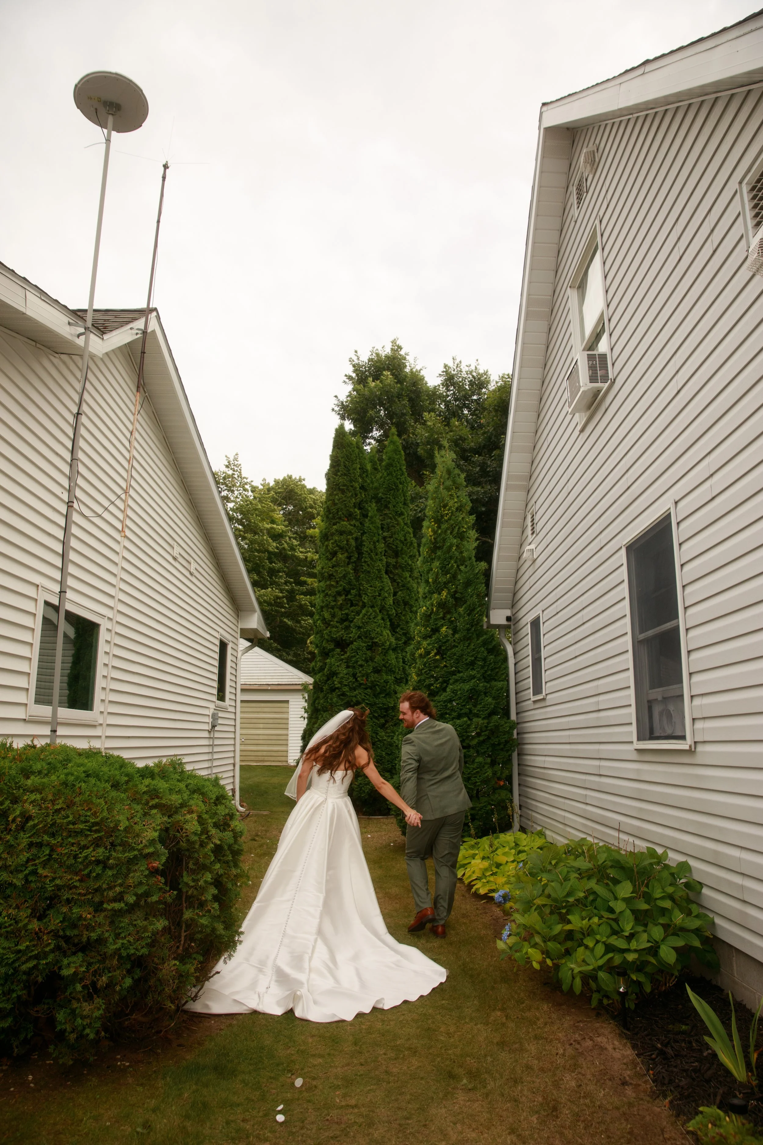 JessicaMax-northern-michigan-wedding-photographer-sault-ste-marie-backyard-wedding-st-marys-river-mi-upper-peninsula-184.jpg