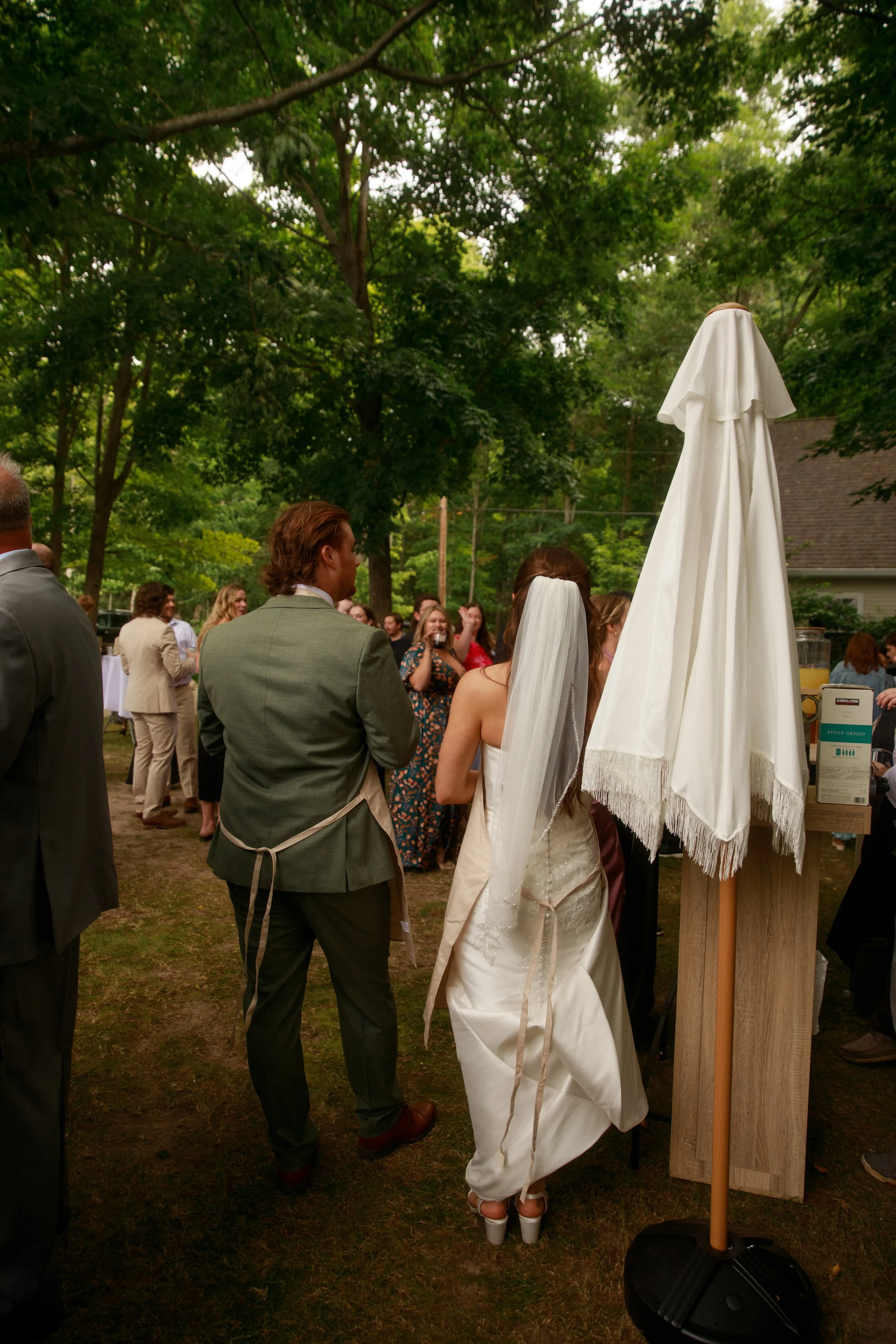 JessicaMax-northern-michigan-wedding-photographer-sault-ste-marie-backyard-wedding-st-marys-river-mi-upper-peninsula-198.jpg