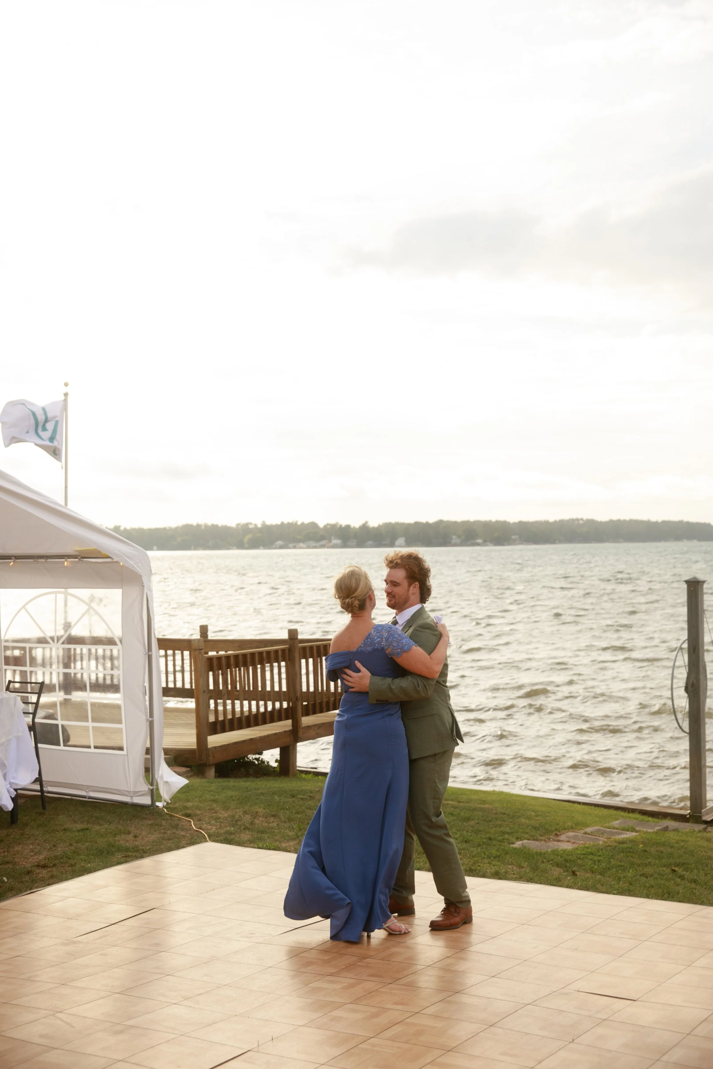JessicaMax-northern-michigan-wedding-photographer-sault-ste-marie-backyard-wedding-st-marys-river-mi-upper-peninsula-260.jpg