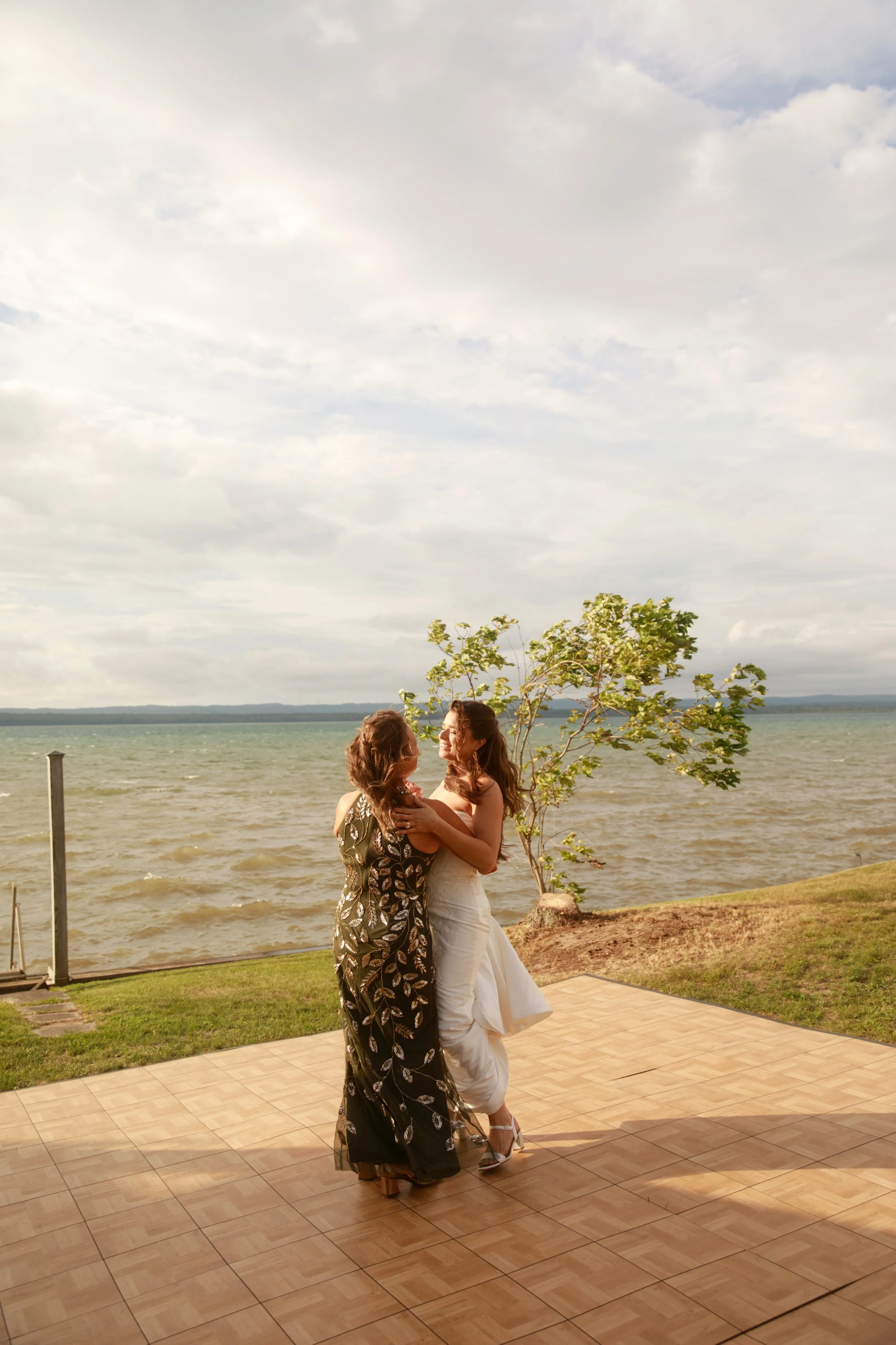 JessicaMax-northern-michigan-wedding-photographer-sault-ste-marie-backyard-wedding-st-marys-river-mi-upper-peninsula-266.jpg
