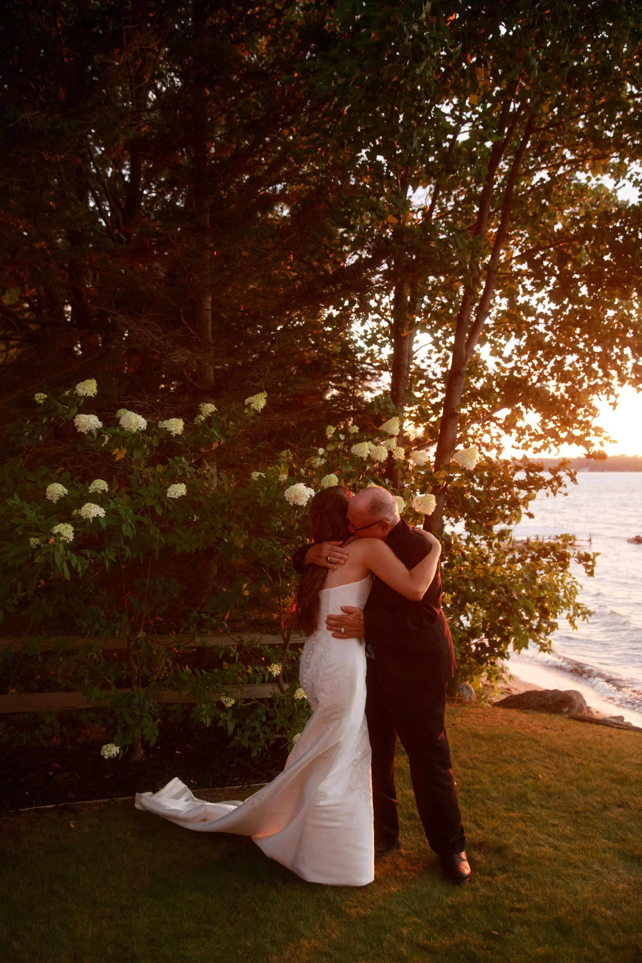 JessicaMax-northern-michigan-wedding-photographer-sault-ste-marie-backyard-wedding-st-marys-river-mi-upper-peninsula-301.jpg
