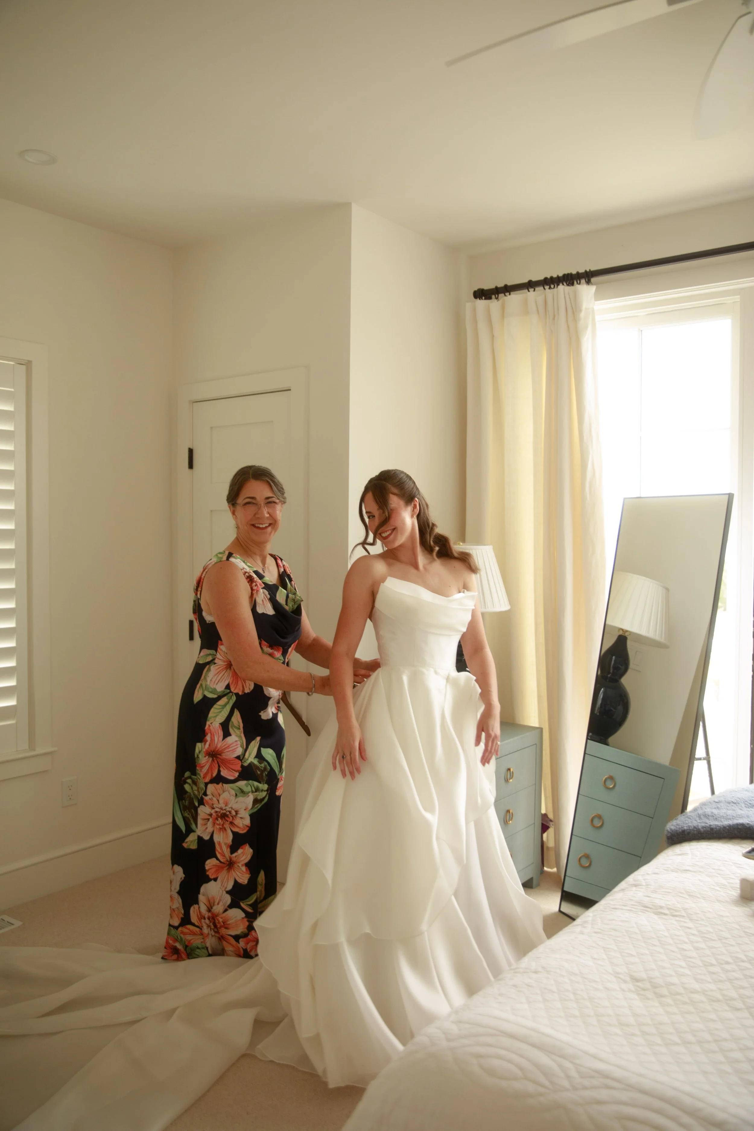 JessicaMax-northern-michigan-wedding-photographer-perry-hotel-petoskey-summer-wedding-day-8.jpg