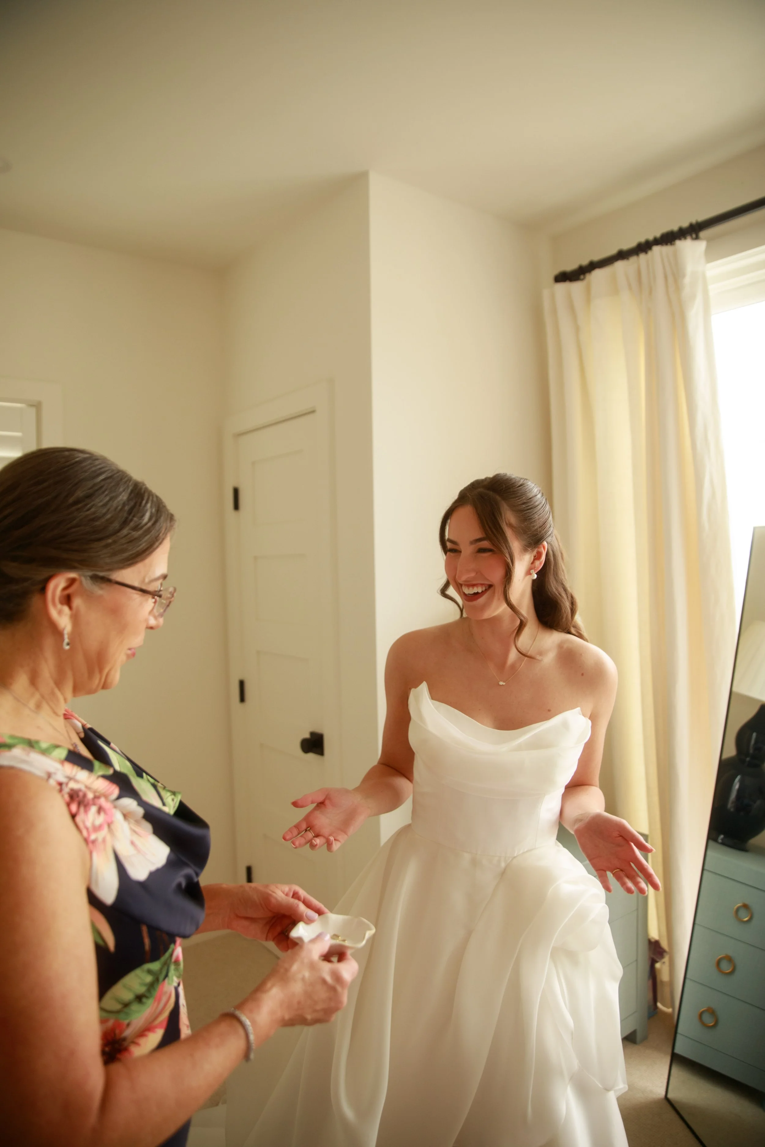 JessicaMax-northern-michigan-wedding-photographer-perry-hotel-petoskey-summer-wedding-day-16.jpg